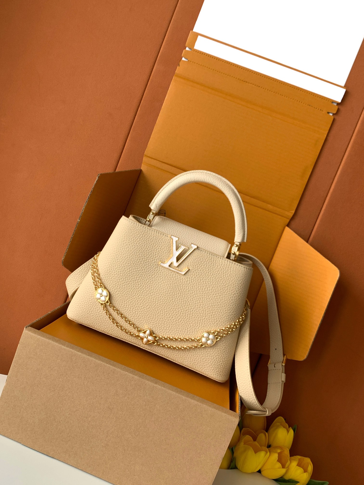 全钢五金 M25461 精品级别 进口牛皮浅土黄金本款Capucines迷你手袋向巴洛克风格珠宝汲取灵感