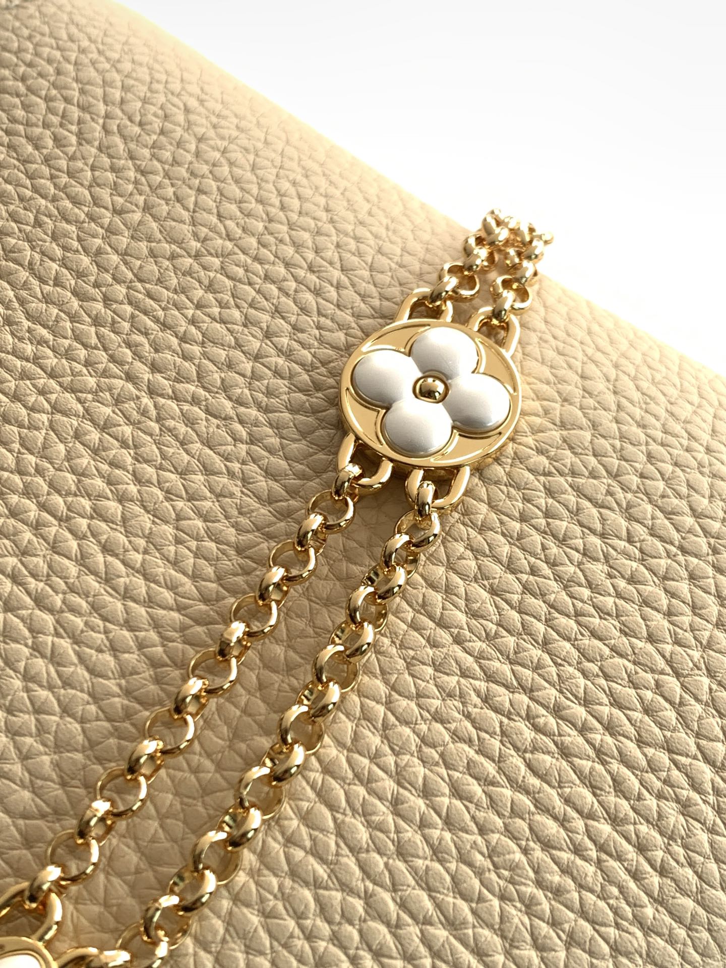 全钢五金 M25461 精品级别 进口牛皮浅土黄金本款Capucines迷你手袋向巴洛克风格珠宝汲取灵感