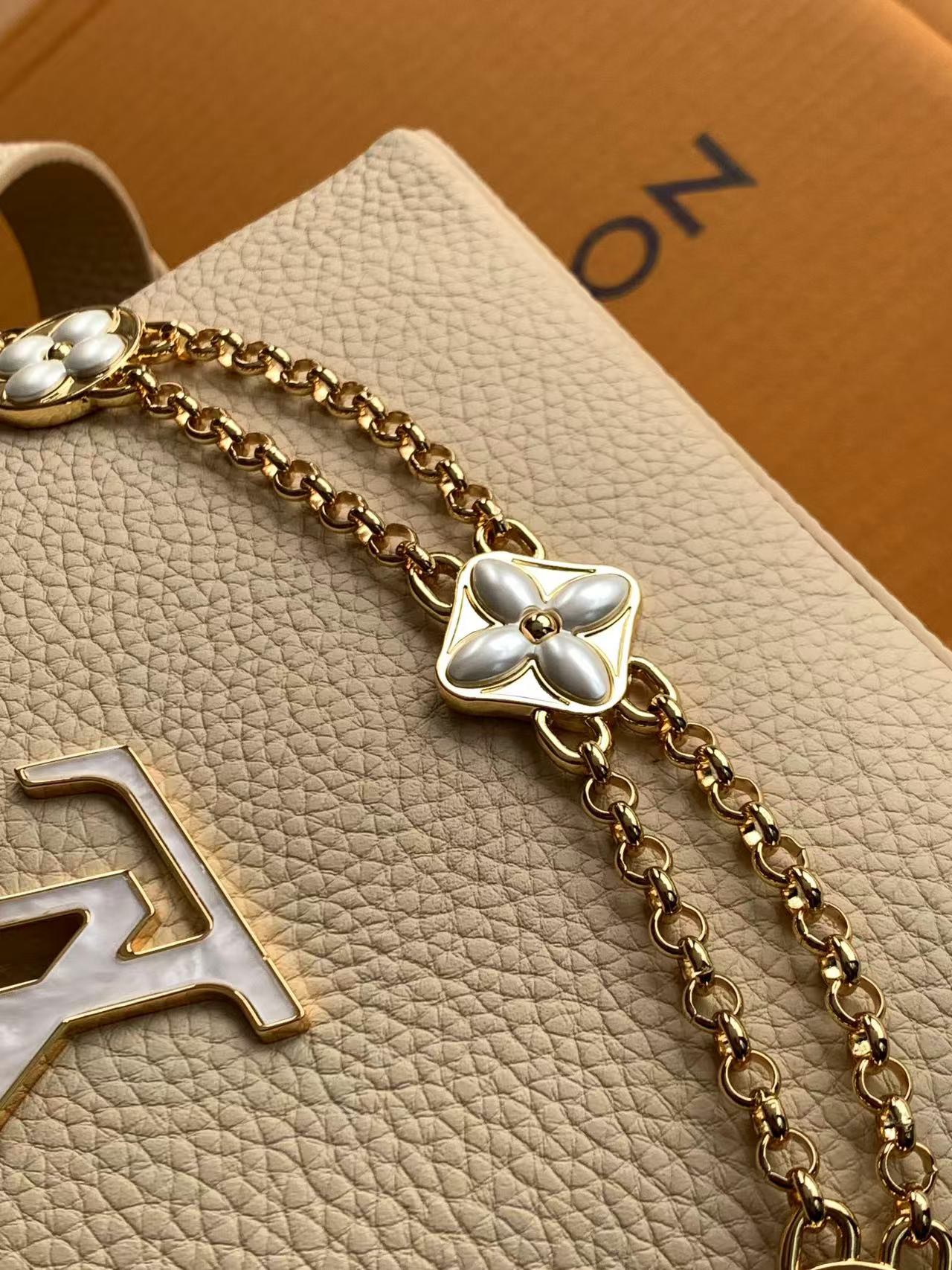 全钢五金 M25460 精品级别 进口牛皮浅土黄金 本款Capucines迷你手袋向巴洛克风格珠宝汲取灵