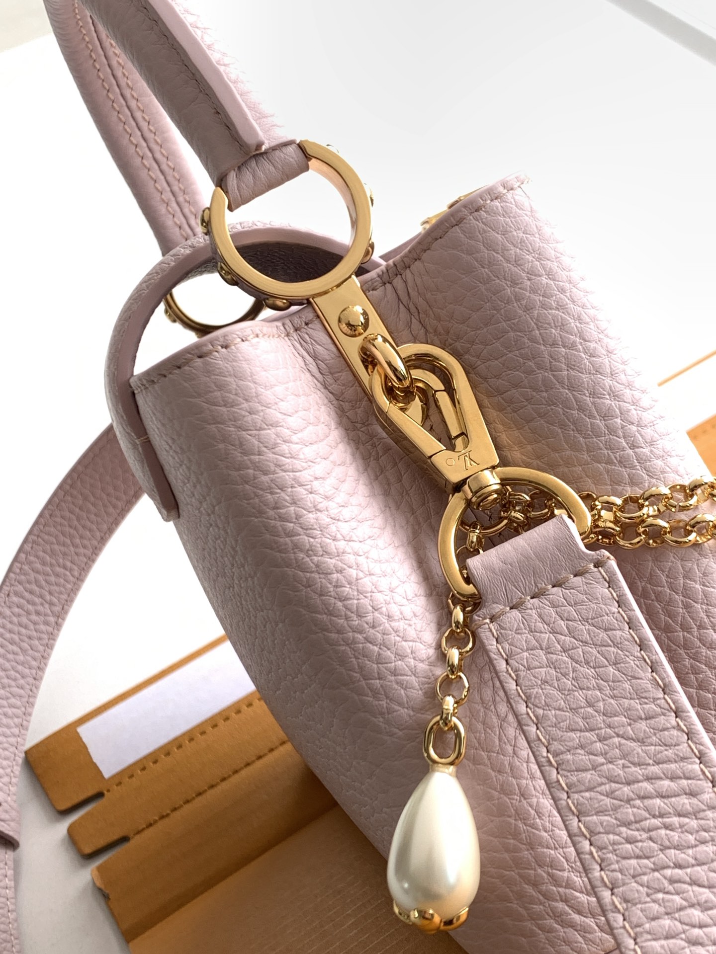 全钢五金 M25476 精品级别 进口牛皮 香芋紫金 本款Capucines迷你手袋向巴洛克风格珠宝汲取