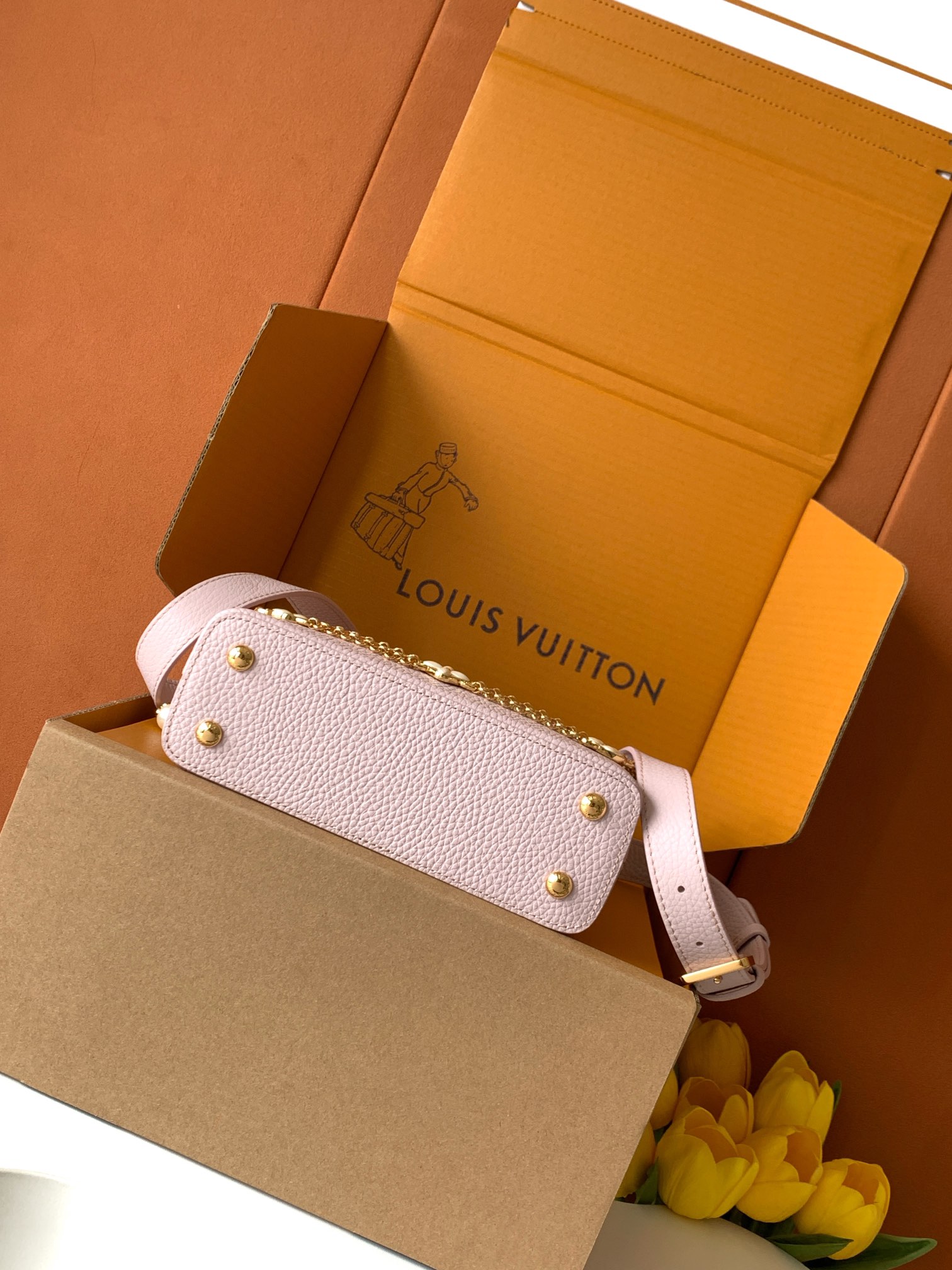 全钢五金 M25476 精品级别 进口牛皮 香芋紫金 本款Capucines迷你手袋向巴洛克风格珠宝汲取