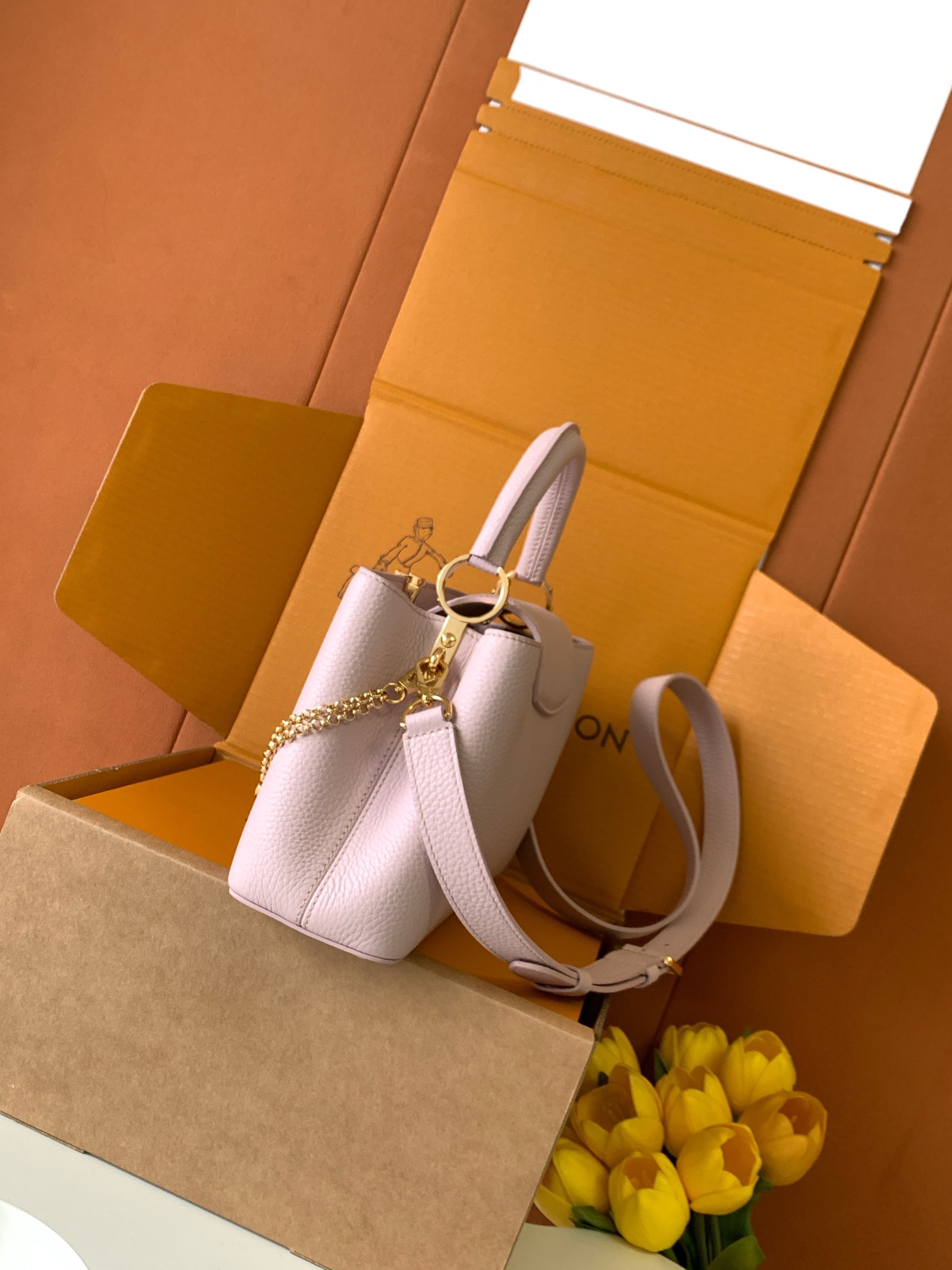 全钢五金 M25477 精品级别 进口牛皮香芋紫金 本款Capucines迷你手袋向巴洛克风格珠宝汲取灵