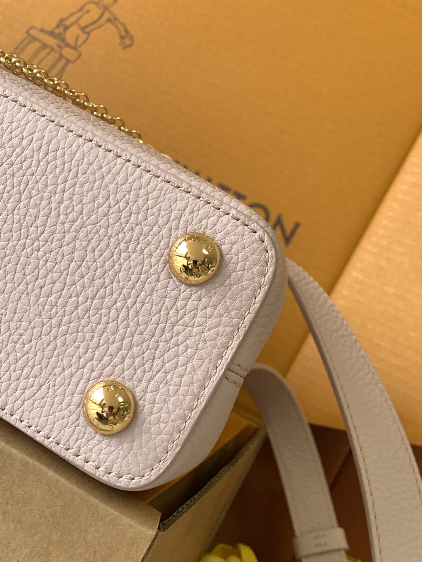 全钢五金 M25477 精品级别 进口牛皮香芋紫金 本款Capucines迷你手袋向巴洛克风格珠宝汲取灵