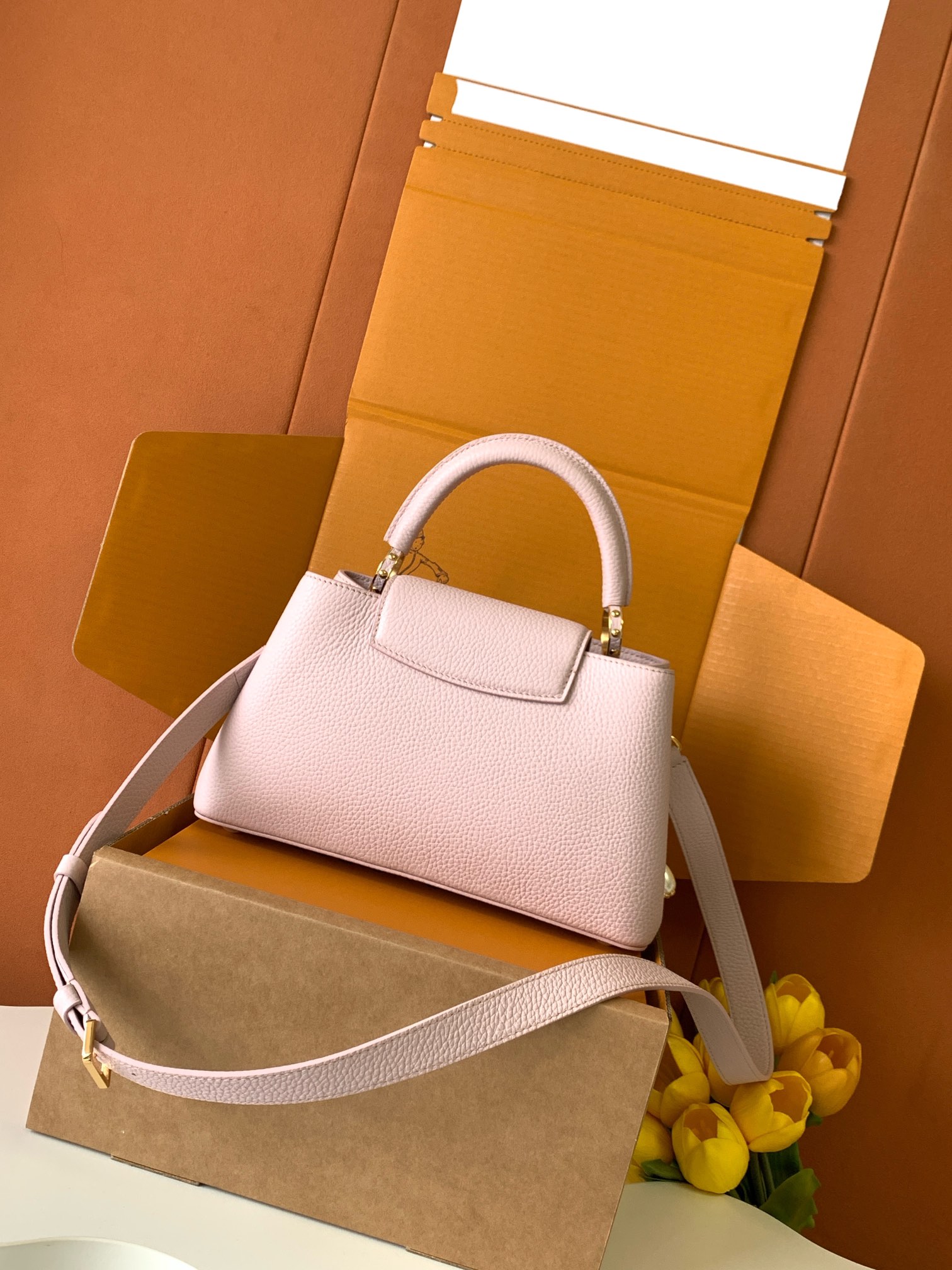 全钢五金 M25477 精品级别 进口牛皮香芋紫金 本款Capucines迷你手袋向巴洛克风格珠宝汲取灵