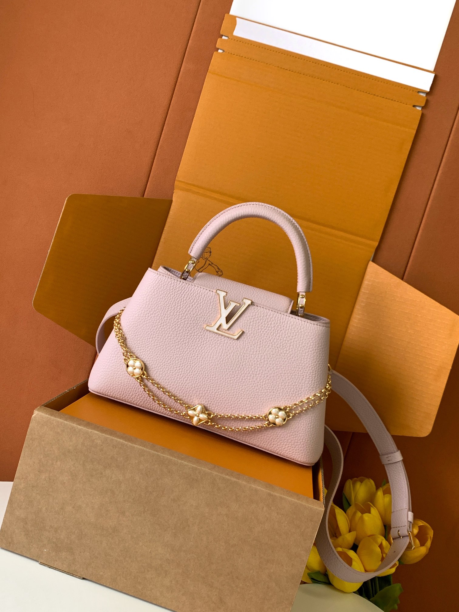 全钢五金 M25477 精品级别 进口牛皮香芋紫金 本款Capucines迷你手袋向巴洛克风格珠宝汲取灵