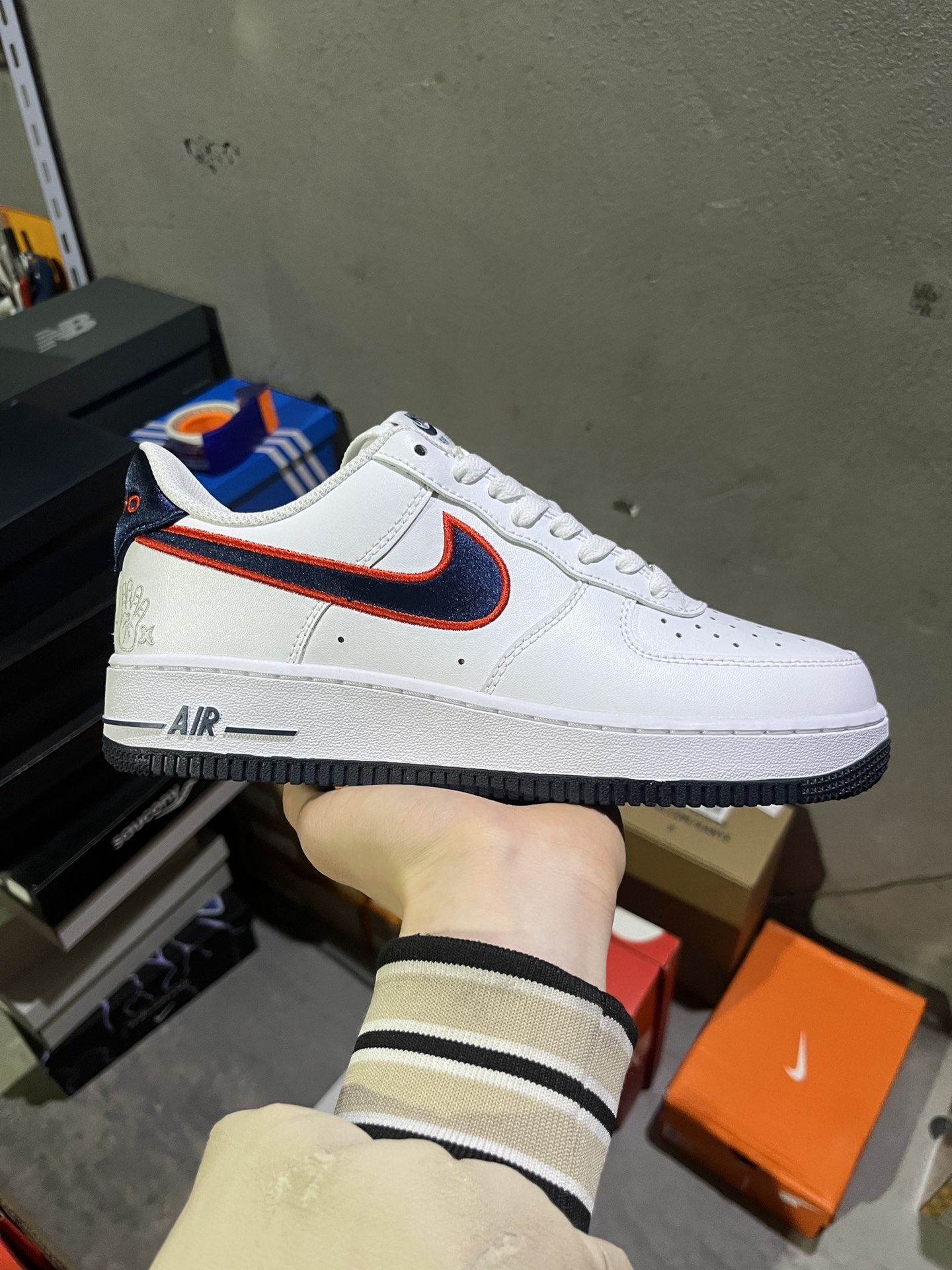 #实拍鉴赏 #仓库随手拍上新 #M版/3A纯原 Nike Air Force 1 "Houston Comets" 舒适百搭 低帮 板鞋 女款 白红 货号:FJ0710-100