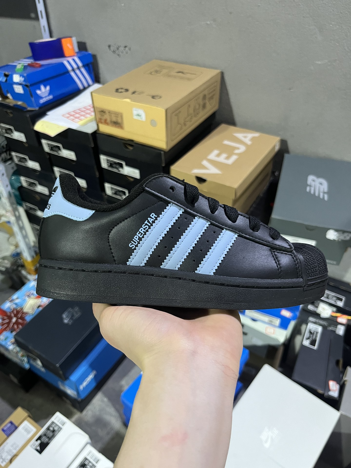 #实拍鉴赏 #仓库随手拍上新 #H11纯原 adidas originals Superstar 2 时尚百搭舒适潮流 低帮 生活休闲鞋 女款 黑色 货号:JS1338