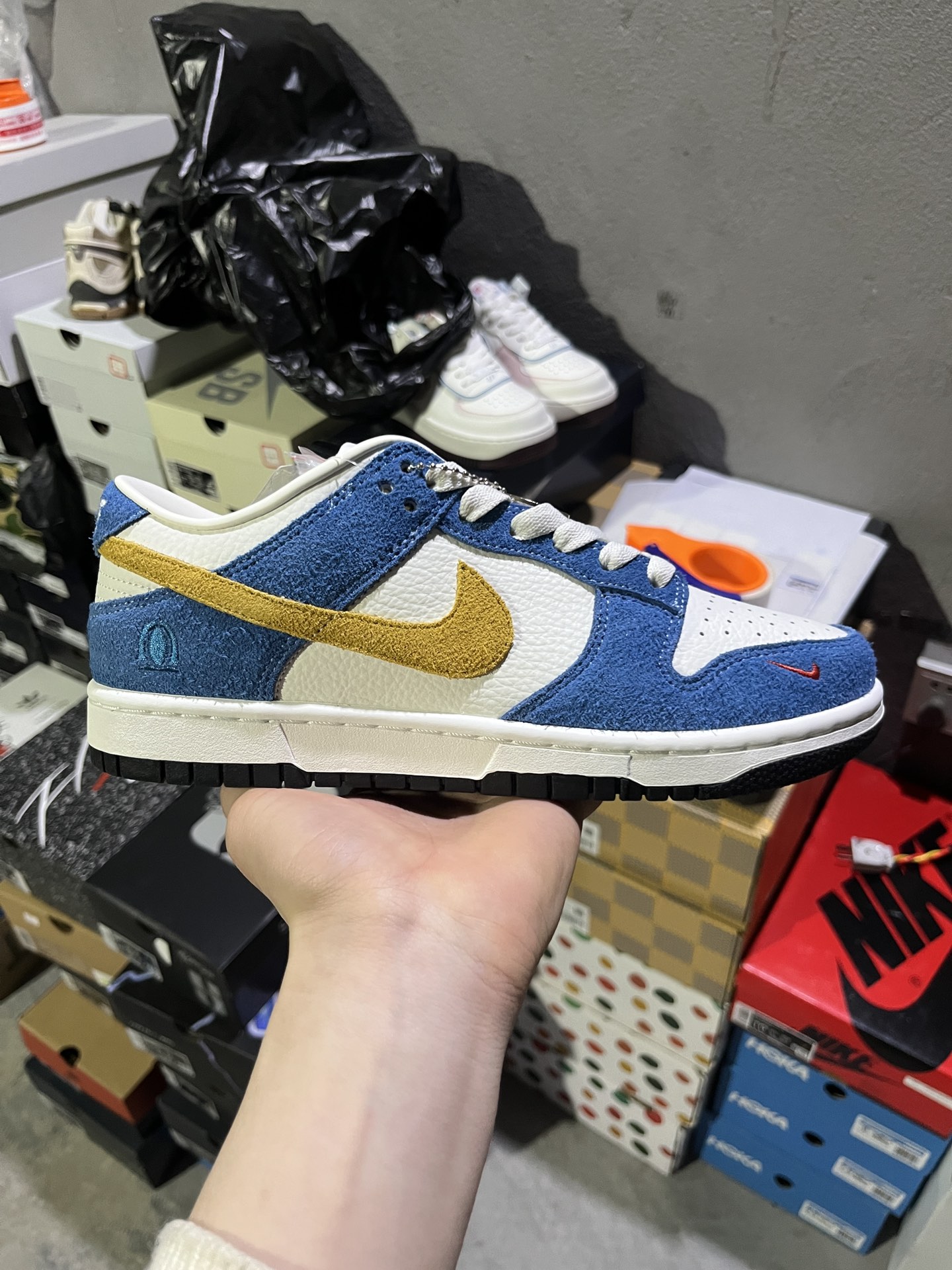 #实拍鉴赏 #仓库随手拍上新
#ST版纯原 💰140
Nike Dunk Kasina "80s Bus" 潮流百搭 低帮 板鞋 男女同款 蓝黄
货号：CZ6501-100
尺码：36-46