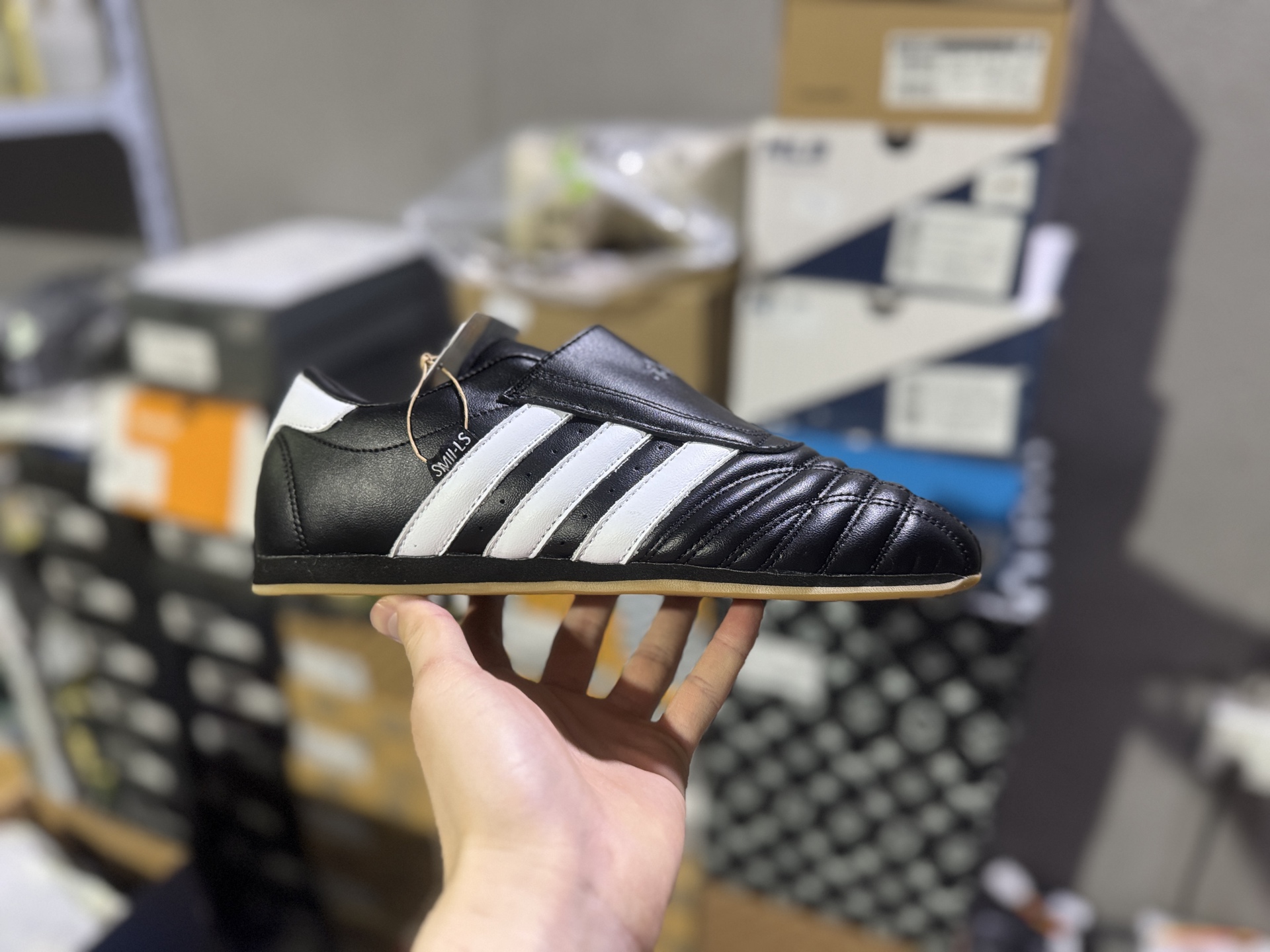 #实拍鉴赏 #仓库随手拍上新 #毒版纯原 adidas TAEKWONDO 时尚百搭 低帮 训练鞋 女款 黑色 货号:JQ4775