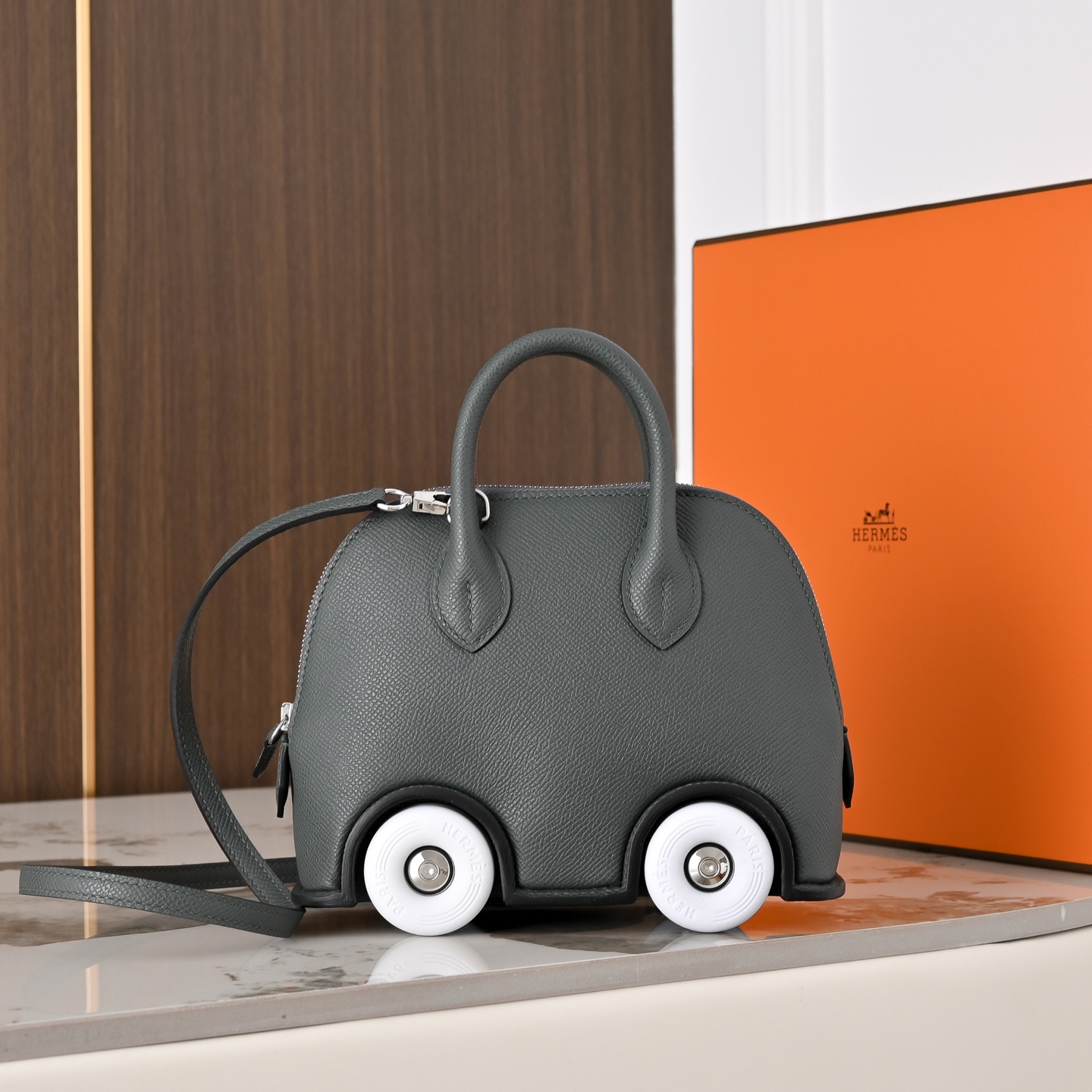 NO:811895,In stock, new limited edition, the fastest on the entire network, bowling wheel bag, swamp green, esom leather imported from France, Hermes, hermes, Hermes,19860909现货现货,新款限量款全网最快,保龄球轮子包,沼泽绿,法国进口esom 皮,爱马仕,hermes,Hermes,,Bag