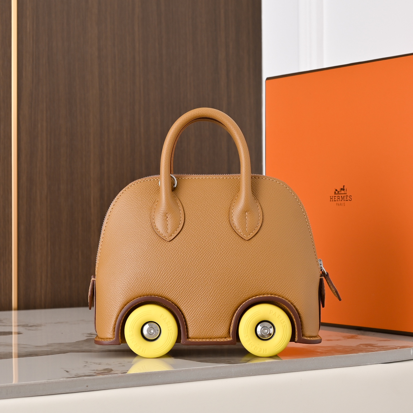 NO:811901,In stock, new limited edition, the fastest on the entire network, bowling wheel bag, golden brown, esom leather imported from France, Hermes, hermes, Hermes,19860909现货现货,新款限量款全网最快,保龄球轮子包,金棕,法国进口esom 皮,爱马仕,hermes,Hermes,,Bag