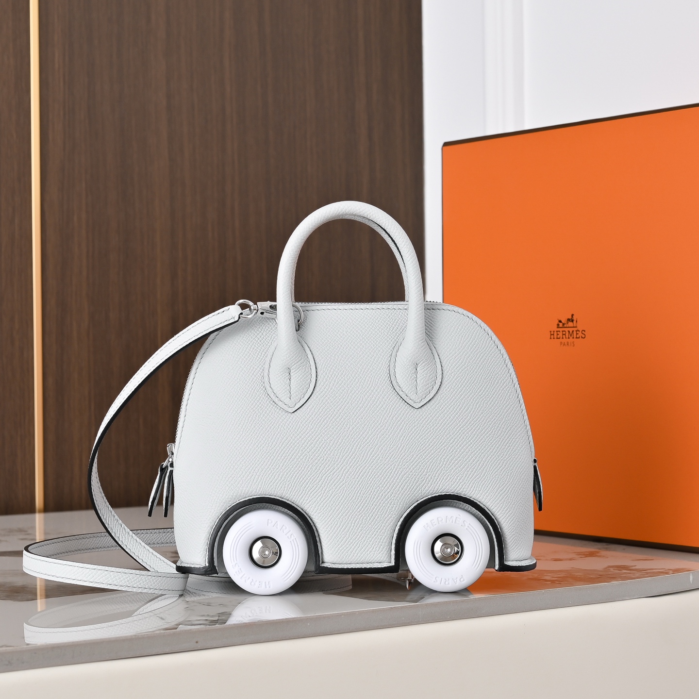NO:811907,In stock, new limited edition, the fastest on the entire network, bowling wheel bag, platinum gray, esom leather imported from France, Hermes, Hermes, Hermes,19860909现货现货,新款限量款全网最快,保龄球轮子包,铂金灰,法国进口esom 皮,爱马仕,hermes,Hermes,,Bag