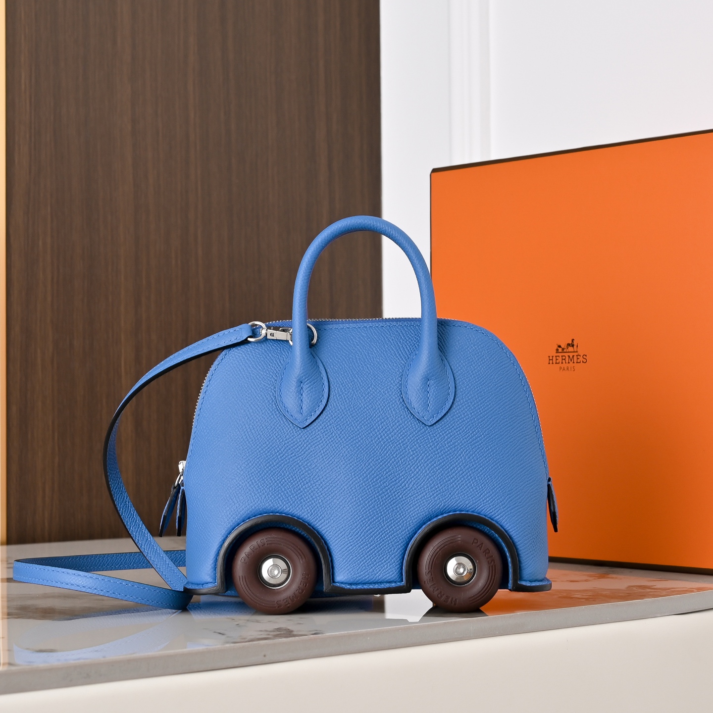 NO:811859,In stock, the new limited edition is the fastest on the Internet, bowling wheel bag, water demon blue, esom leather imported from France, Hermes, hermes, Hermes,19860909现货现货,新款限量款全网最快,保龄球轮子包,水妖蓝,法国进口esom 皮,爱马仕,hermes,Hermes,,Bag