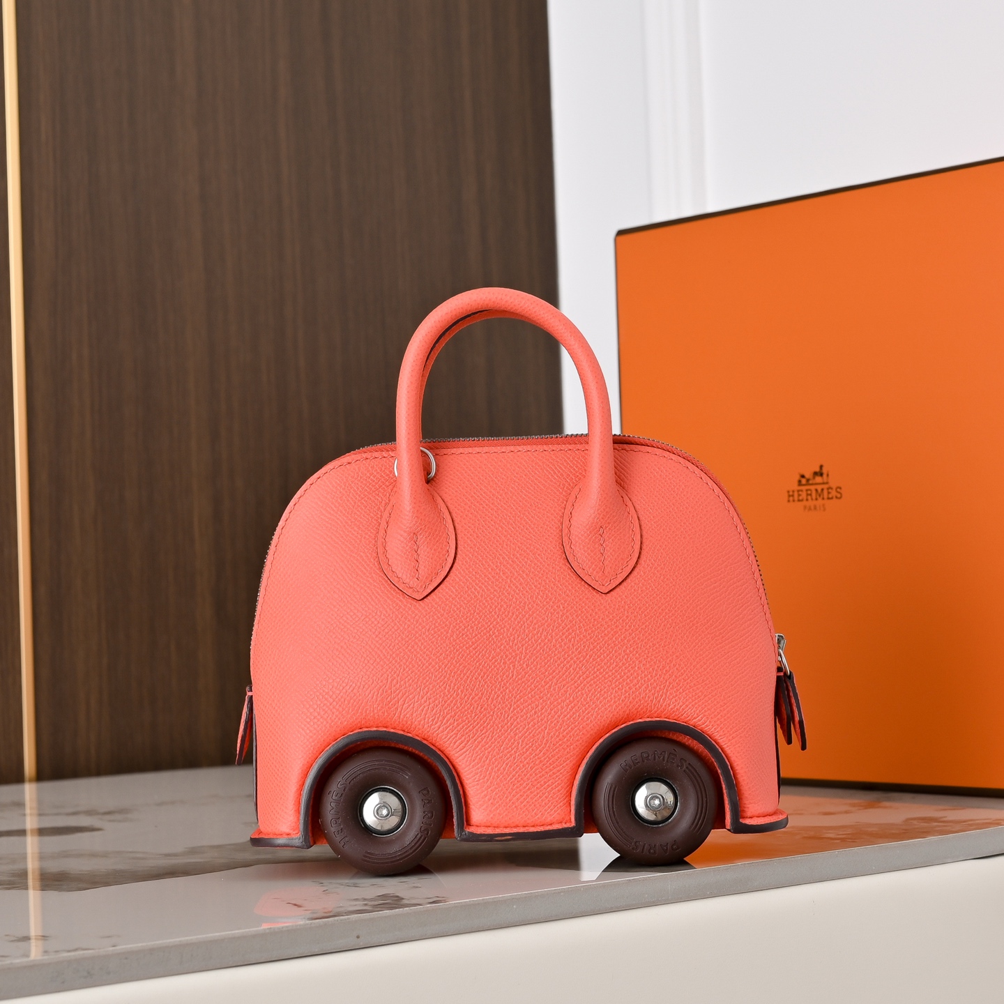 NO:811864,In stock, new limited edition, the fastest on the entire network, bowling wheel bag, watermelon red, esom leather imported from France, Hermes, hermes, Hermes,19860909现货现货,新款限量款全网最快,保龄球轮子包,西瓜红,法国进口esom 皮,爱马仕,hermes,Hermes,,Bag
