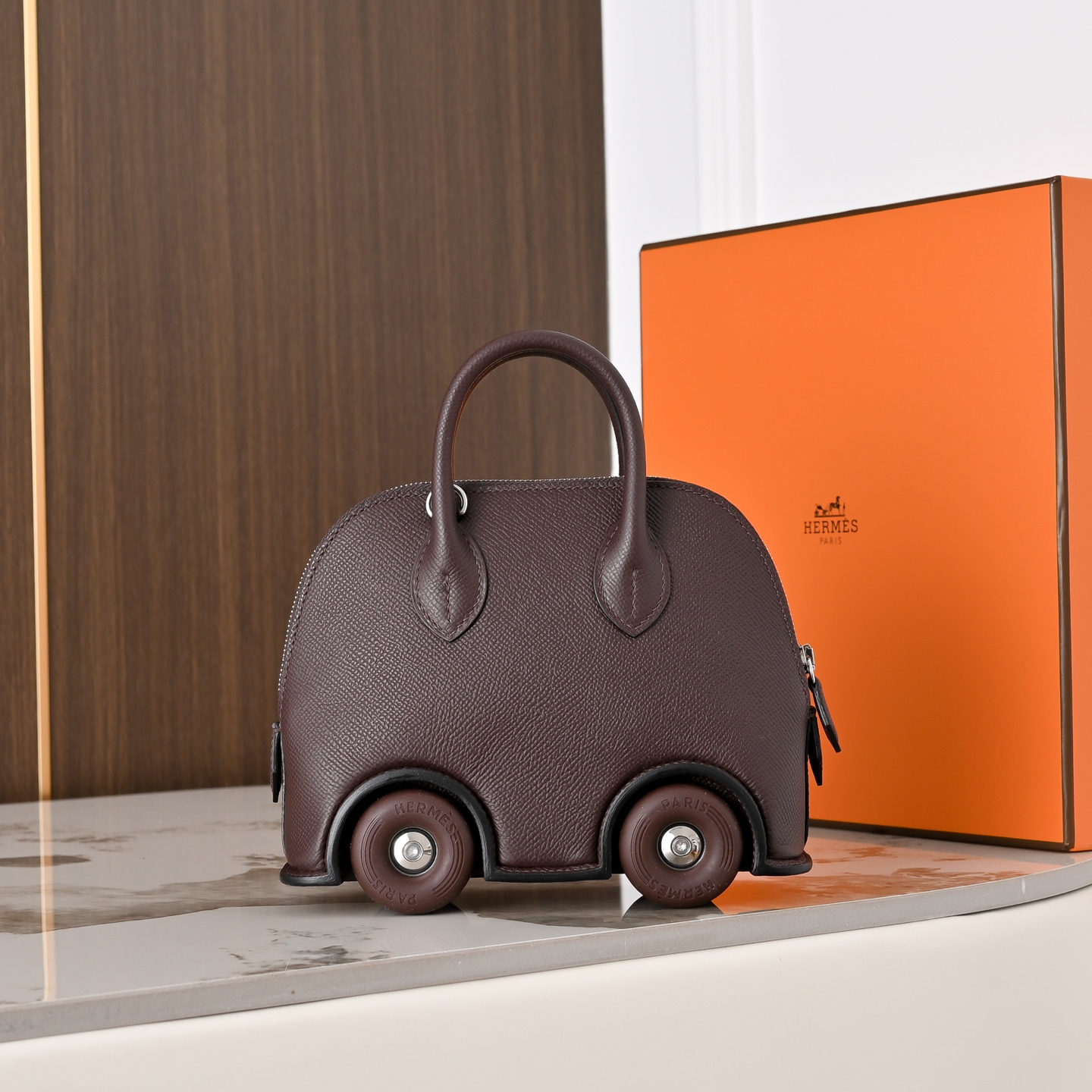 NO:811874,In stock, new limited edition, the fastest on the entire network, bowling wheel bag, saddle red, esom leather imported from France, Hermes, Hermes, Hermes,19860909现货现货,新款限量款全网最快,保龄球轮子包,马鞍红,法国进口esom 皮,爱马仕,hermes,Hermes,,Bag