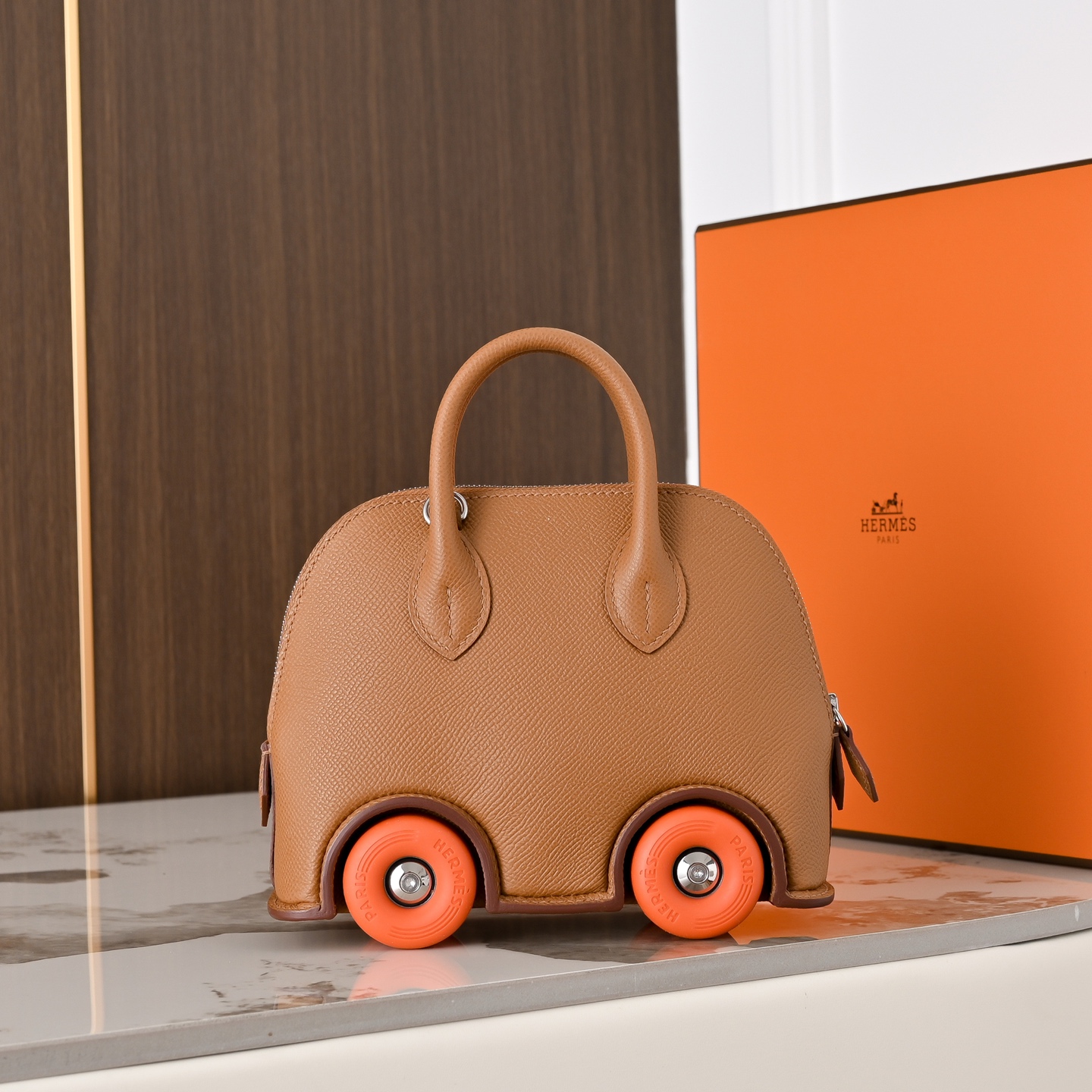 NO:811879,In stock, new limited edition, the fastest on the entire network, bowling wheel bag, sesame color, esom leather imported from France, Hermes, hermes, Hermes,19860909现货现货,新款限量款全网最快,保龄球轮子包,芝麻色,法国进口esom 皮,爱马仕,hermes,Hermes,,Bag