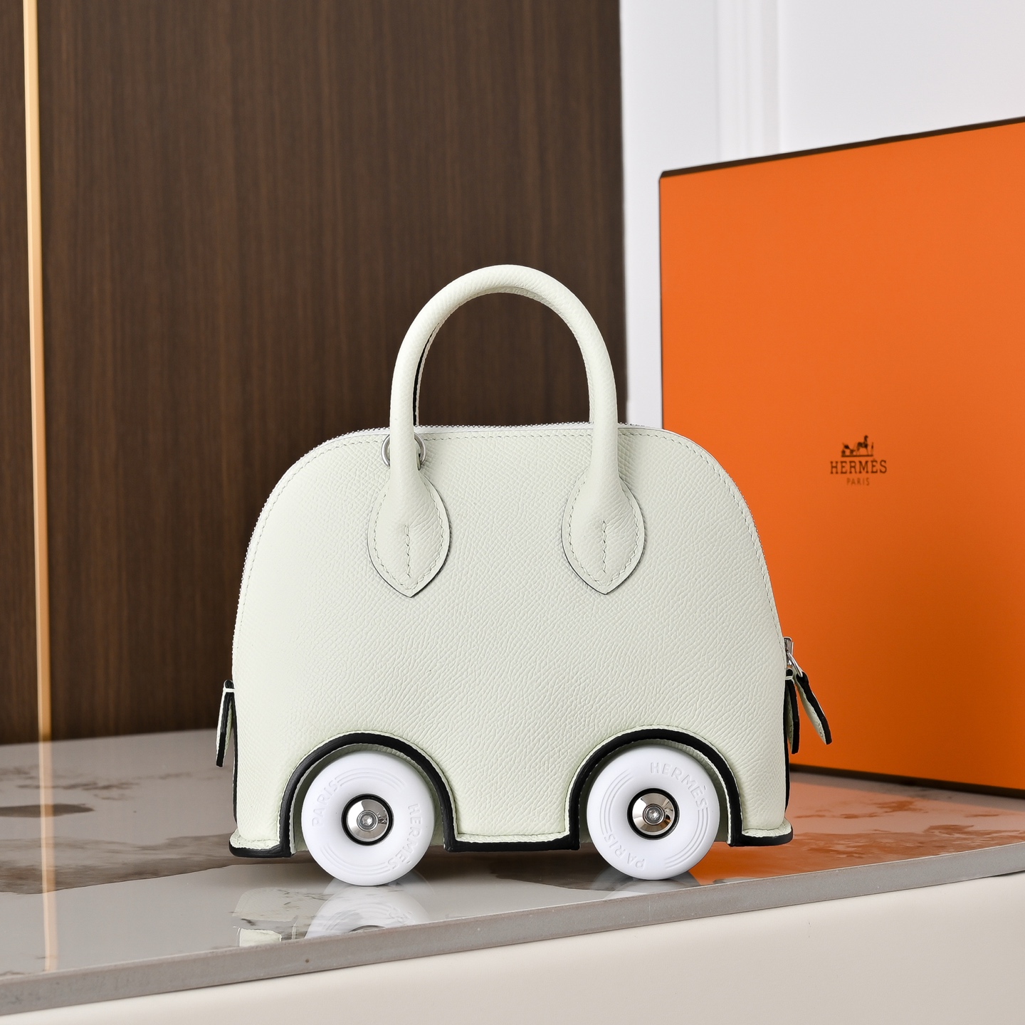 NO:811890,In stock, new limited edition, the fastest on the entire network, bowling wheel bag, bubble green, esom leather imported from France, Hermes, hermes, Hermes,19860909现货现货,新款限量款全网最快,保龄球轮子包,气泡绿,法国进口esom 皮,爱马仕,hermes,Hermes,,Bag