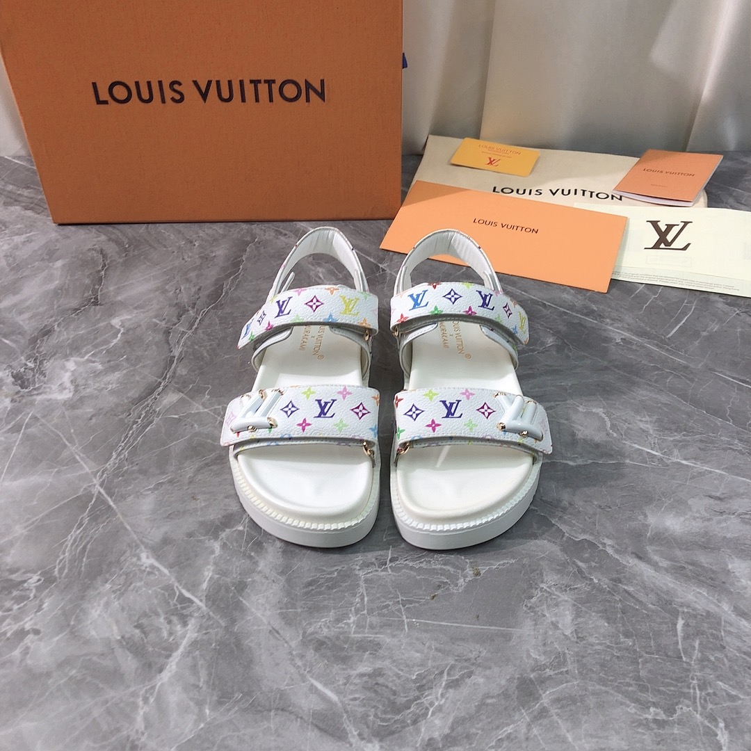 NO:410082,Top version Purchase level Original development 25ss new Louis Vuitton Louis Vuitton Women's Beach Sandals Summer Velcro Sandals, LV Murakami Takashi jointly signed Ljia Donkey Brand BOM DIA COMFORT series Velcro preschool sandals Flat-sole sandals, original purchase and development Make products This Bom Dia Comfort flat sandals are classic Monogram preschool leather 5D printing technology with LV paint logo metal decoration. The midsole is paired with tough insole and non-slip rubber outsole, which makes the functional design reveal a trendy posture. Velcro flat sandals zp purchased, top-level original quality, the highest version on the market is so comfortable to put on. Pay attention to only high-end quality!  !  !  Align with the quality of the counter, the upper imported from Italy is original customized presbyterian leather fabric, the foot pad is matched with foam tough insoles, and the original open molded rubber outsole. The real material is true, whether it is leather, last, sole, or craftsmanship, it is consistent with the zp upper using original presbyterian leather imported from Italy. It is comfortable to design with cowhide leather. One shoelace is velcro, and the other can be adjusted by inscription buckle. The unique color splicing effect is distinctive, and the necessary style for fashionable and fashionable outfits is light and comfortable. Miniature elevated foam midsole, light and tough rubber outsole, super comfortable foot feeling!  Full of design, a stylish and stylish item, all developments, according to the original requirements, deep disassembly and restored, full leather Velcro process, pure handmade, expensive, using original rubber sole imported from Italy, Italian method and craftsmanship, anti-slip comfort, your thoughts are finally here, versatile, suitable for any occasion, everyone must have a pair!  Fabric imported from Italy original presbyterian leather, inner lining imported from Italy original cowhide, footbed, imported from Italy original foam, outsole imported from Italy original rubber sole, size 35-39 (40.41.42, custom made, no return or exchange) can be customized without a standard and customer logo, no return or exchange, packaging top-level high-end full set of original authentic products consistent packaging, sandals, louis vuitton, louis vuitton, louis vuitton, louis vuitton, louis vuitton, louis vuitton, louis vuitton, louis vuitton, louis vuitton, louis vuitton, sandals, slippers, cowhide19860909顶级版本 代购级别 原版开发 25ss新款Louis Vuitton 路易威登女士沙滩凉鞋夏季魔术贴凉拖鞋, LV村上隆联名 L家驴牌BOM DIA COMFORT系列 魔术贴老花皮凉鞋 平底凉拖鞋、原版购入开发 做货 本款 Bom Dia Comfort 平底凉拖选用经典 Monogram 老花皮5D打印技术搭配LV烤漆logo金属装饰.中底搭配韧性鞋垫和防滑橡胶外底,令功能设计显露潮流姿态.魔术贴平底凉拖鞋zp购入,顶级原单品质,市面最高版本上脚简直太舒服了注意 只做高端品质！！！对准专柜品质 鞋面意大利进口原版定制老花皮面料,垫脚搭配发泡韧性鞋垫,原版开模橡胶大底.一分钱一分货,真材实料,无论是皮料、楦型、鞋底、工艺,都跟zp一致鞋面采用意大利进口原版老花皮料 搭配内胆牛皮舒适设计,一条鞋带采用魔术贴,另一条可通过铭纹搭扣调节.别致的色彩拼接效果,个性鲜明,时尚潮流穿搭必备款式,轻盈舒适.微型凸纹发泡中底,轻质韧性橡胶大底,超级舒适脚感！设计感十足 一款彰显个性 潮流神级单品 所有开发 按原版要求 深度拆解还原 全真皮魔术贴工艺 纯手工制作 成本不菲 采用意大利进口原版橡胶大底 意大利做法工艺 防滑舒适 你们的心心念念终于来了 百搭适用任何场合、人手必备一双！ 面料意大利进口原版老花皮 内里意大利进口原版牛皮 垫脚意大利进口原版发泡 大底意大利进口原版橡胶底 码数35-39（40.41.42定做,不退不换） 可定做无标和客人logo定制,不退不换 包装顶级高端全套原版正品一致包装,凉鞋,louis vuitton,louis vuitton,louis vuitton,louis vuitton,louis vuitton,sandals,slippers,cowhide,Women's Shoes