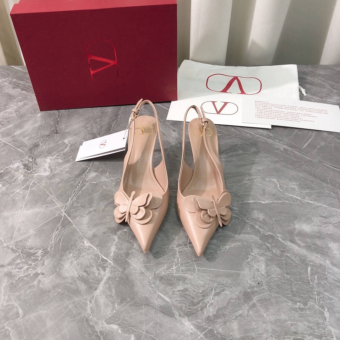 NO:410051,Top high-end version, purchasing quality, original development, Valentino 2025ss new hot summer pointed butterfly sandals. V home new full leather outer butterfly decoration is popular, ins & Xiaohongshu has many internet celebrities!  Super sexy on your feet!  It's really beautiful!  There is reason to bring a fashionable and strong wind, making people feel comfortable. Heavy but not tired. Original custom fabrics are compared to the highest version in the market. This gold leather butterfly on the outside is super high-end!  High-end wear is fairy, simple, fashionable and design-like, and they are all very easy to wear, especially the heel has raw rubber soles and anti-slip rubber pads on the sole and will not be tired for a day. They are practical and textured, especially suitable for office workers (the original mold-opening custom-color shoe soles are the same) It is worth mentioning that the silk film soles that have been tested repeatedly for the sole are almost perfect, and most of the market are sprayed. Pointed leather butterfly matching design elements can be called the V family design gene. The upper uses original brocade sheepskin imported from Italy. It is comfortable to design with the inner sheepskin. It is a full sense of design. A trendy and god-level item. All developments. According to the original requirements, deep disassembly and restored. The leather bag heels are braided with large V button technology. Pure handmade. It is expensive. It uses original leather sole imported from Italy. Heel raw rubber anti-slip technology. Anti-slip comfort. Your thoughts are finally here.  It is versatile and suitable for any occasion and is a must-have pair for everyone!  Fabric imported from Italy original brocade sheepskin, inner lining imported from Italy original sheepskin footbed, imported from Italy original sheepskin, outsole imported from Italy original genuine leather sole, heel 6.5CM (heel height is the same as the original version) Size 35-39 (40.41.42 custom made, no return and exchange) Customized without a label and customer logo, no return or exchange. Packaging top-level high-end full set of original genuine packaging, high heels, valentino, valentino, sandals, high heels, slippers, sheepskin, Leather soles19860909顶级高端版本 代购品质 原版开发 Valentino 华伦天奴2025ss新款爆款夏季尖头蝴蝶凉拖鞋.V家新款全真皮外侧蝴蝶装饰抢手大爆款,ins&小红书巨多网红明星上身！上脚超性感！真的太美了！有理由刮起时尚大风,让人沦陷的舒适感 厚重而不累脚,原版定制面料 对比市场最高版本.这款外侧金真皮蝴蝶搭配超有高级感！高级穿着又仙女 简约时髦又有设计感 而且都非常非常好穿,特别是后跟有生胶鞋底部有防滑胶垫走一天也不会累,实用又有质感,特别适合上班一族（原版开模定制颜色鞋型鞋底一摸一样）值得一提的是鞋底花费一个月开模反复测试过的丝膜大底做到几乎完美,市场上大部份是喷涂.尖头真皮蝴蝶搭配设计元素 堪称V家族设计基因 鞋面采用意大利进口原版锦羊皮 搭配内胆羊皮舒适设计 设计感十足 一款彰显个性 潮流神级单品 所有开发 按原版要求 深度拆解还原 真皮包跟编大V扣子工艺 纯手工制作 成本不菲 采用意大利进口原版真皮大底 后跟生胶防滑工艺 防滑舒适 你们的心心念念终于来了 百搭适用任何场合、人手必备一双！ 面料意大利进口原版锦羊皮 内里意大利进口原版羊皮 垫脚意大利进口原版羊皮 大底意大利进口原版真皮底 鞋跟6.5CM（跟高和原版一致） 码数35-39（40.41.42定做,不退换） 可定做无标和客人logo定制,不退不换 包装顶级高端全套原版正品包装,高跟鞋凉鞋,valentino,valentino,sandals,high heels,slippers,sheepskin,Leather soles,Women's Shoes
