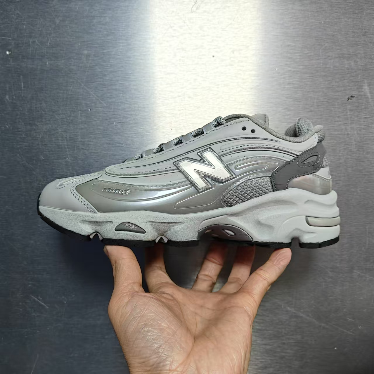 New Balance 1000 Retro Sneakers - Timeless Style and Ultimate Comfort 6 a1735115387831 5450
