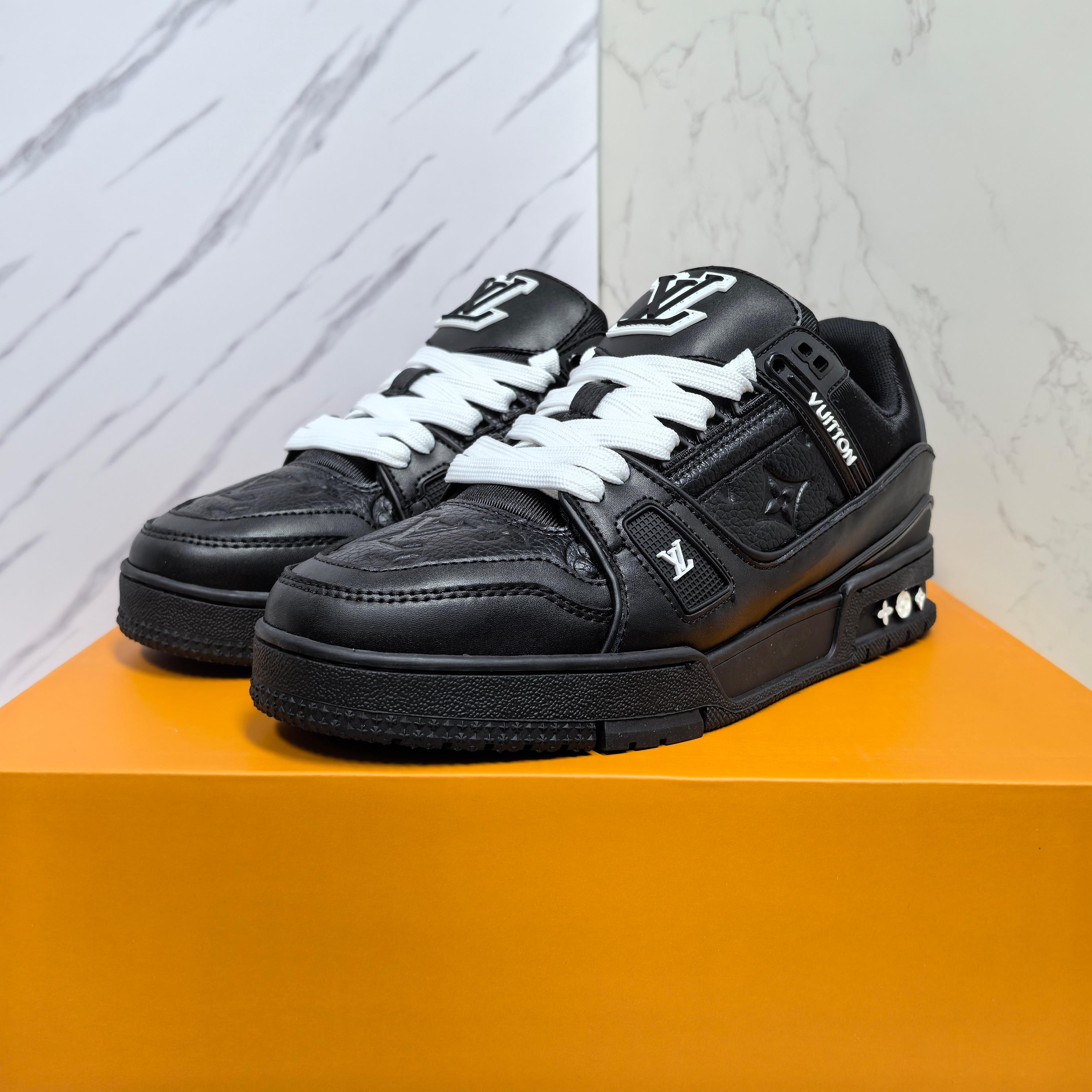 LOUIS VUITTON Trainer 牛皮系带低帮スニーカー 男女兼用