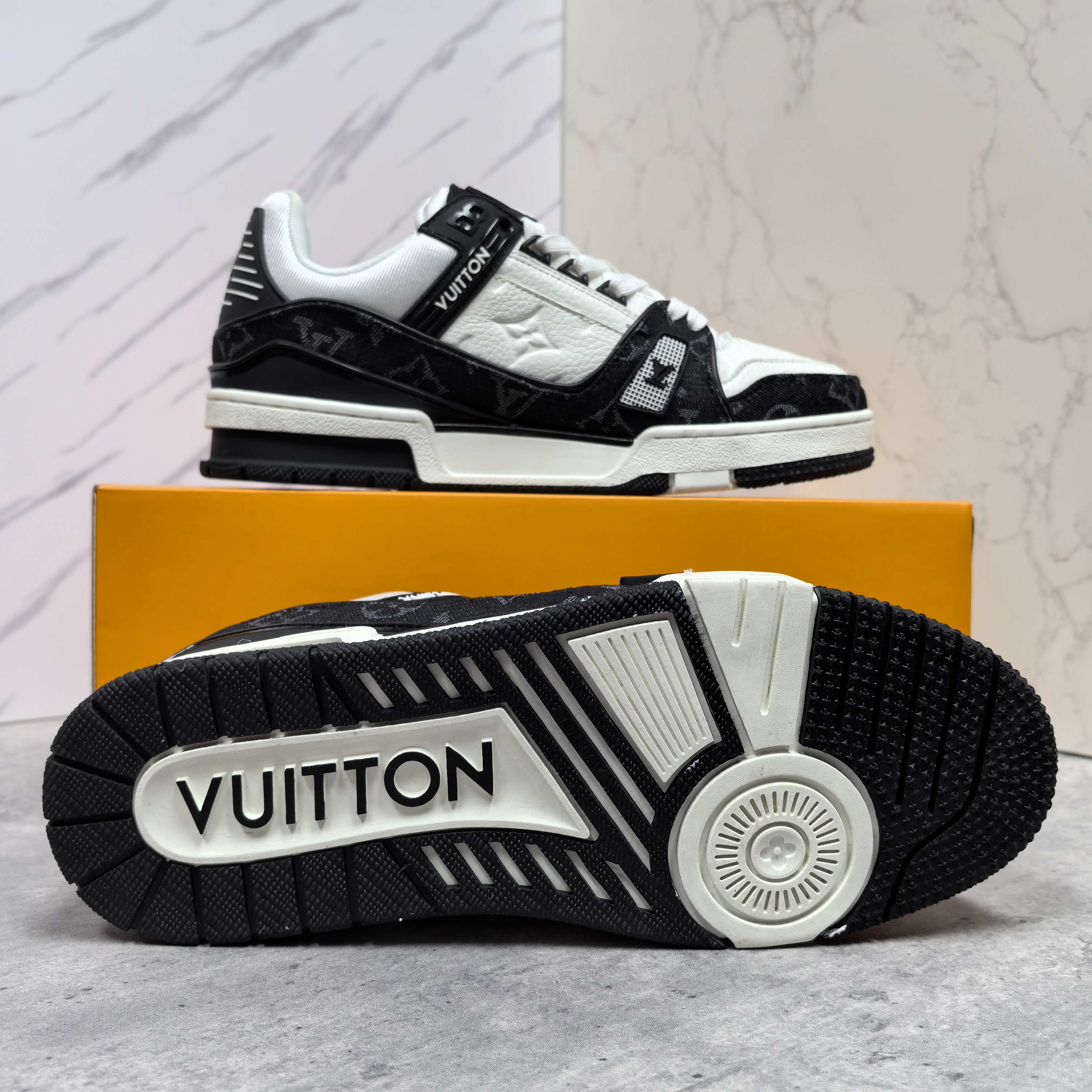 LOUIS VUITTON Trainer 牛皮系带低帮ファッションスニーカー 男女共用