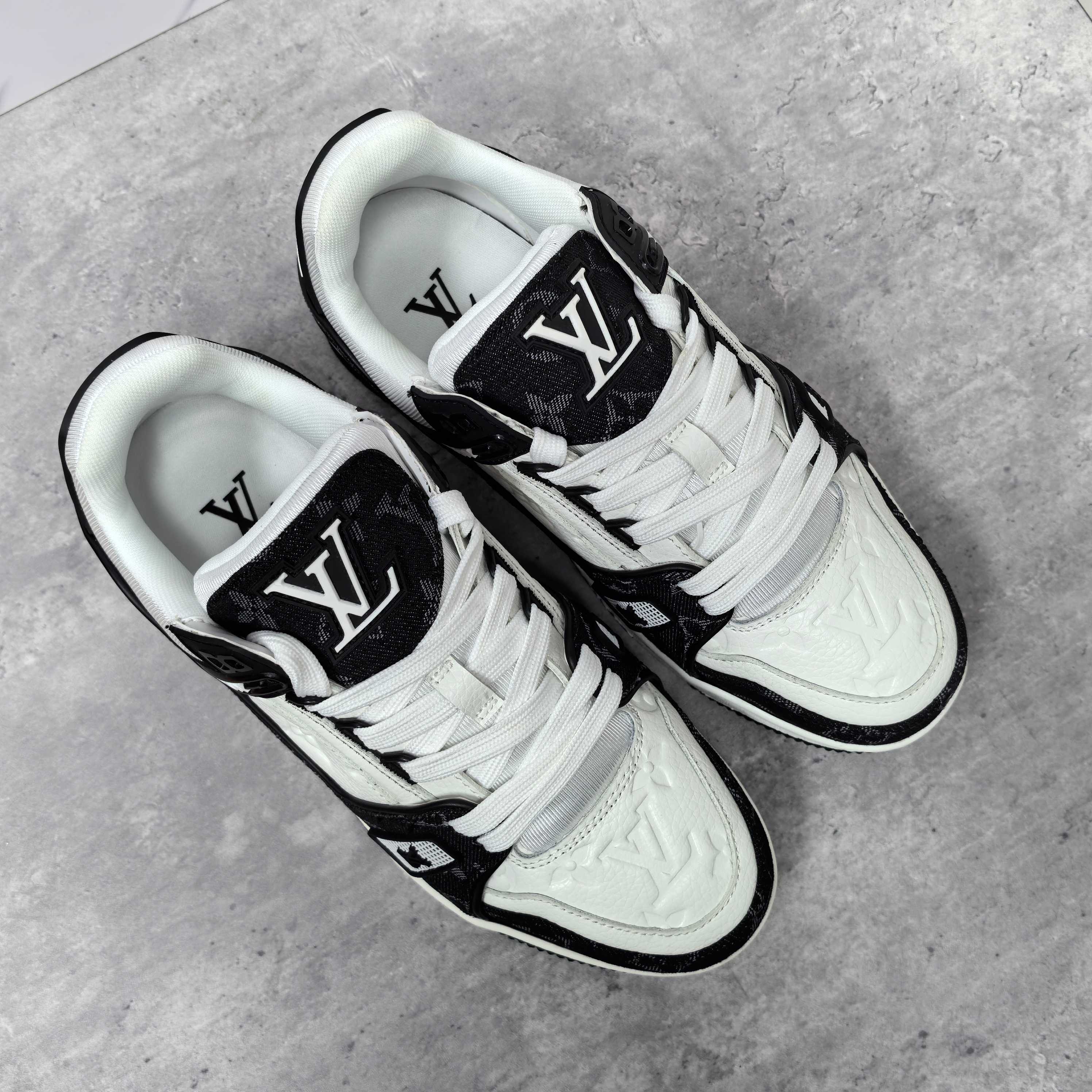 LOUIS VUITTON Trainer 牛皮系带低帮ファッションスニーカー 男女共用