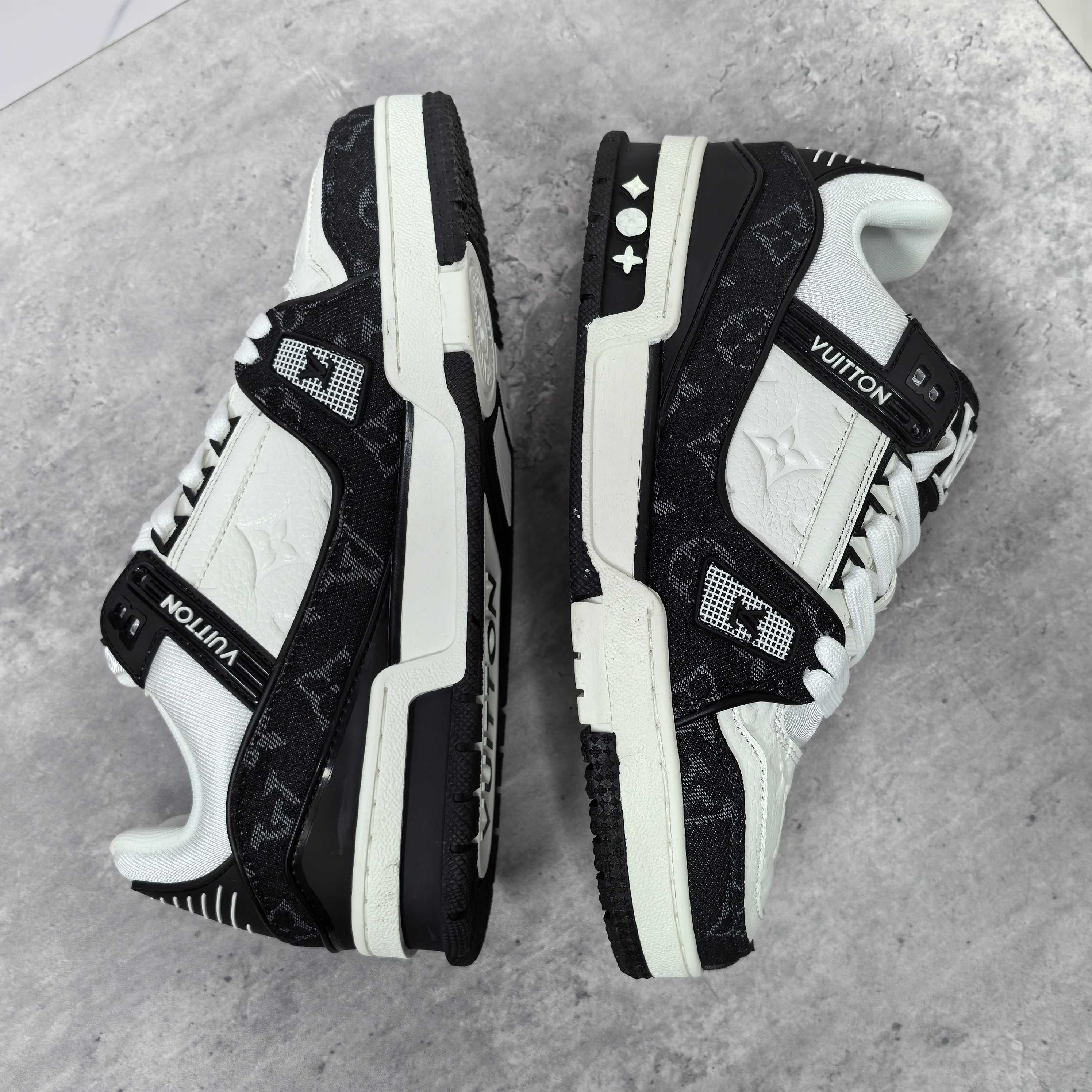 LOUIS VUITTON Trainer 牛皮系带低帮ファッションスニーカー 男女共用