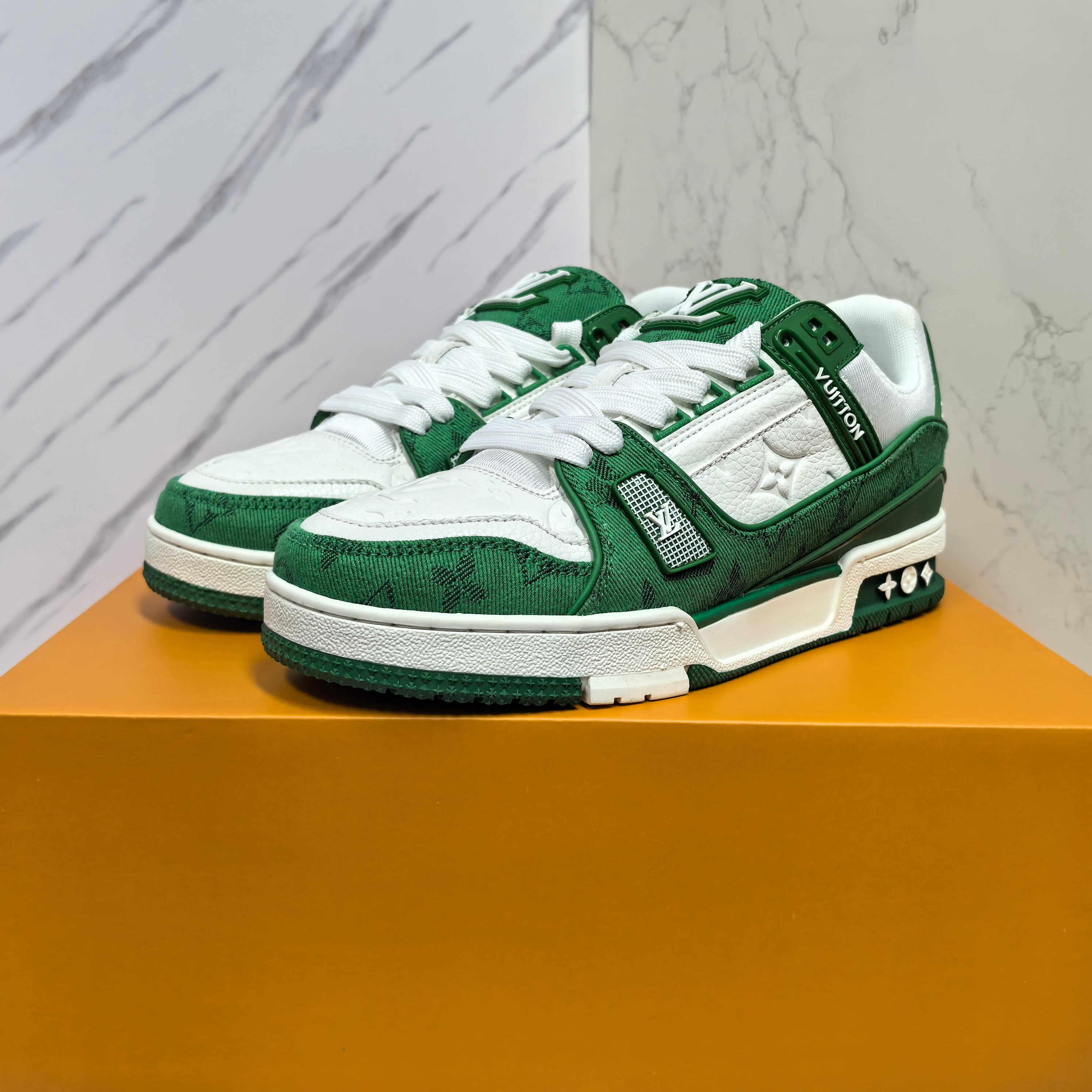 LOUIS VUITTON Trainer 牛皮低帮时尚板鞋 男女同款