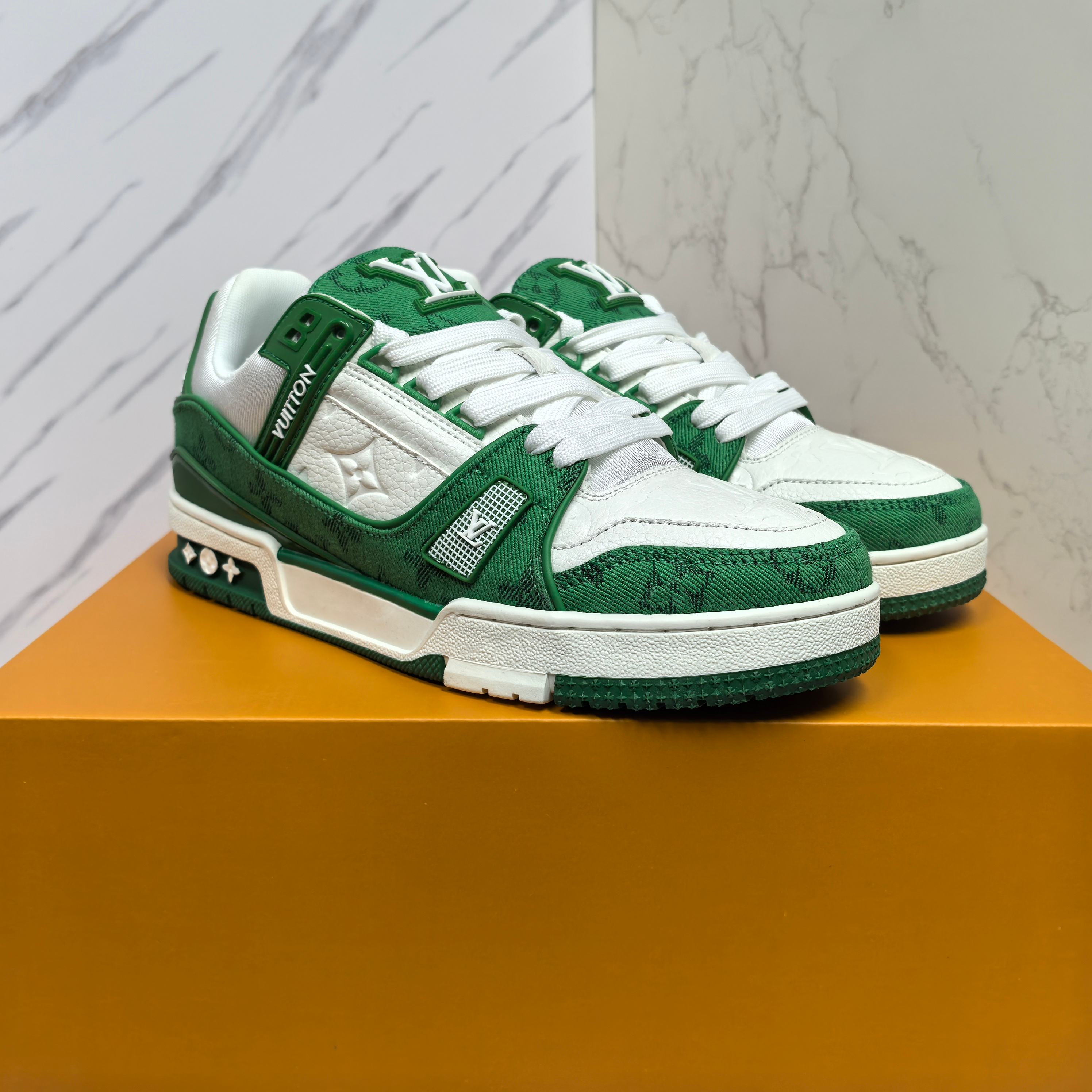 LOUIS VUITTON Trainer 牛皮低帮时尚板鞋 男女同款