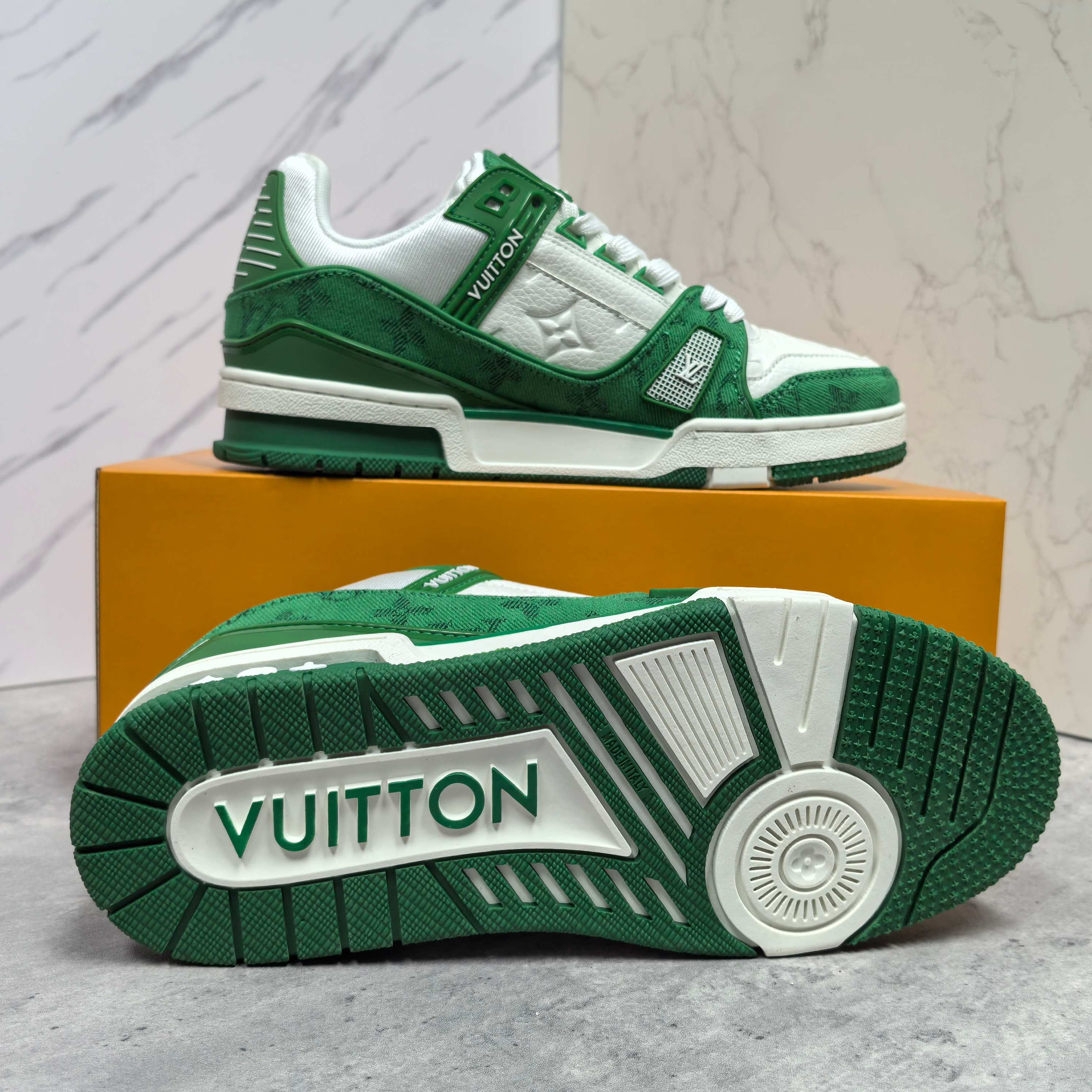 LOUIS VUITTON Trainer 牛皮低帮时尚板鞋 男女同款