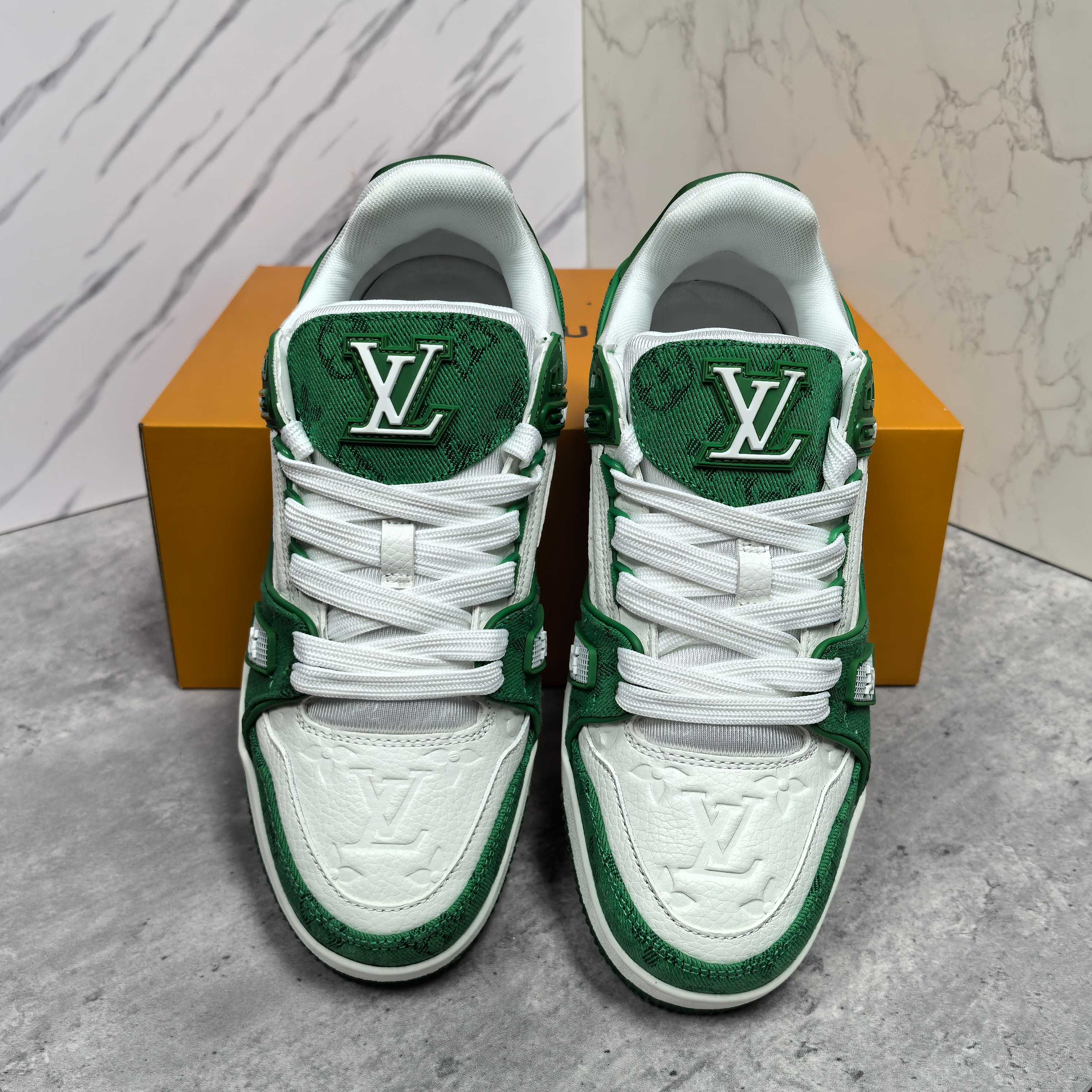 LOUIS VUITTON Trainer 牛皮低帮时尚板鞋 男女同款