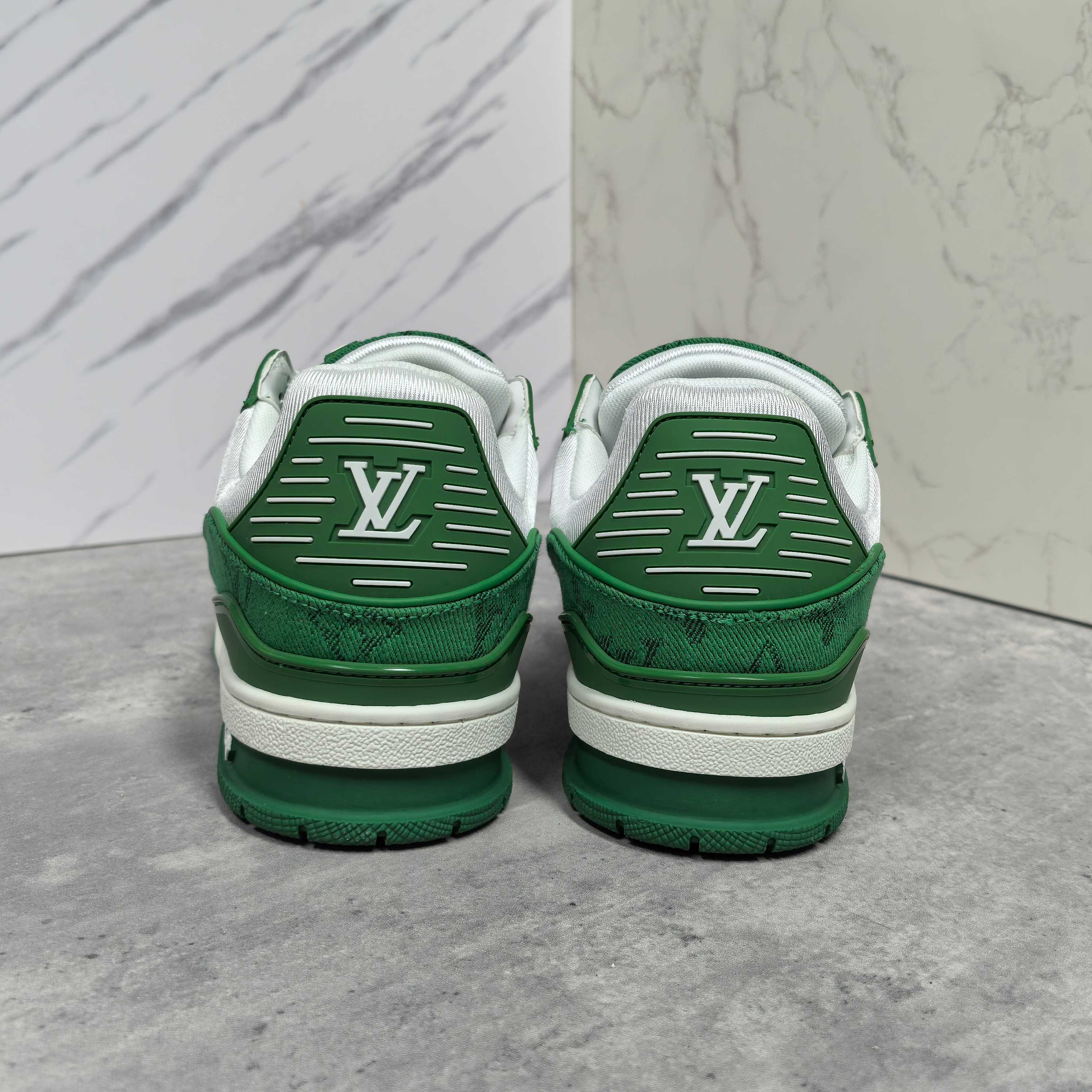 LOUIS VUITTON Trainer 牛皮低帮时尚板鞋 男女同款