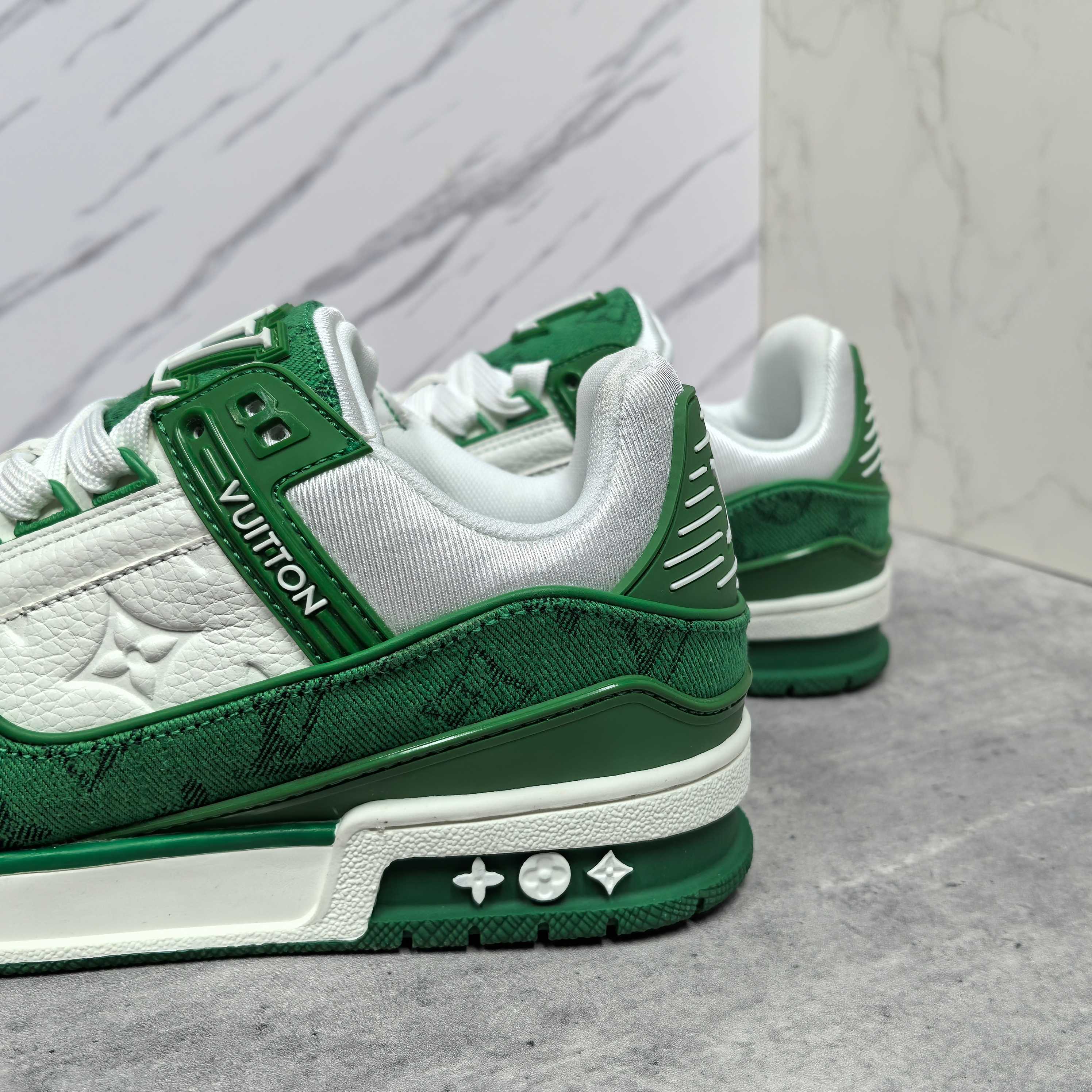 LOUIS VUITTON Trainer 牛皮低帮时尚板鞋 男女同款