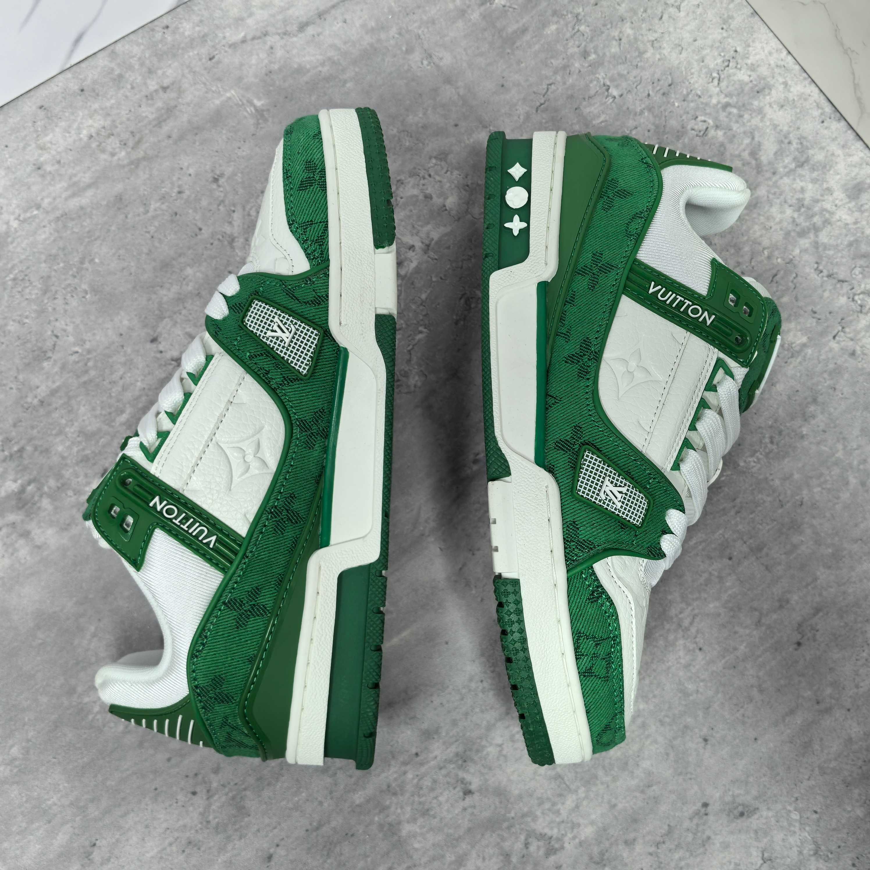 LOUIS VUITTON Trainer 牛皮低帮时尚板鞋 男女同款