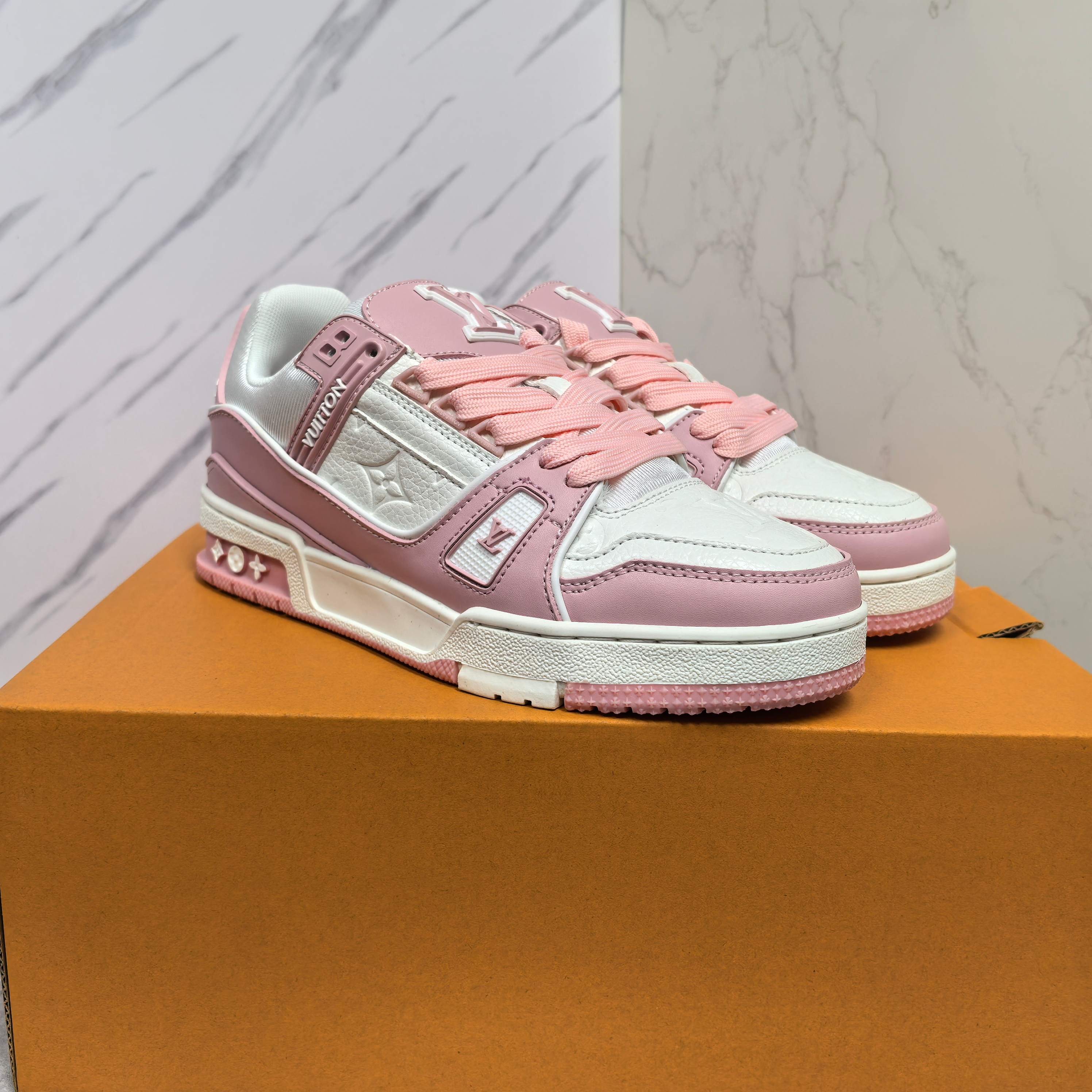 LOUIS VUITTON Trainer 牛皮低帮時尚板鞋 男女兼用