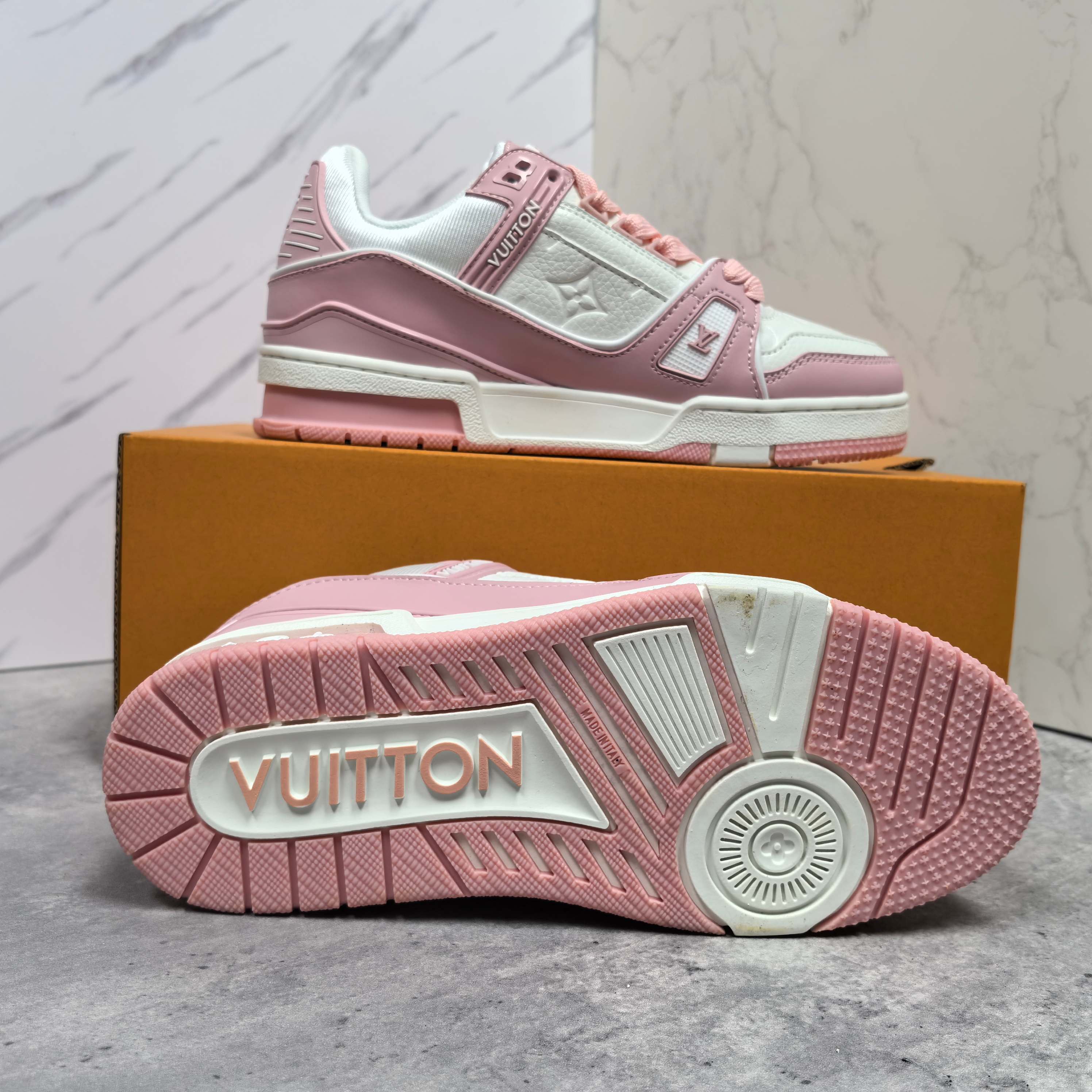 LOUIS VUITTON Trainer 牛皮低帮時尚板鞋 男女兼用