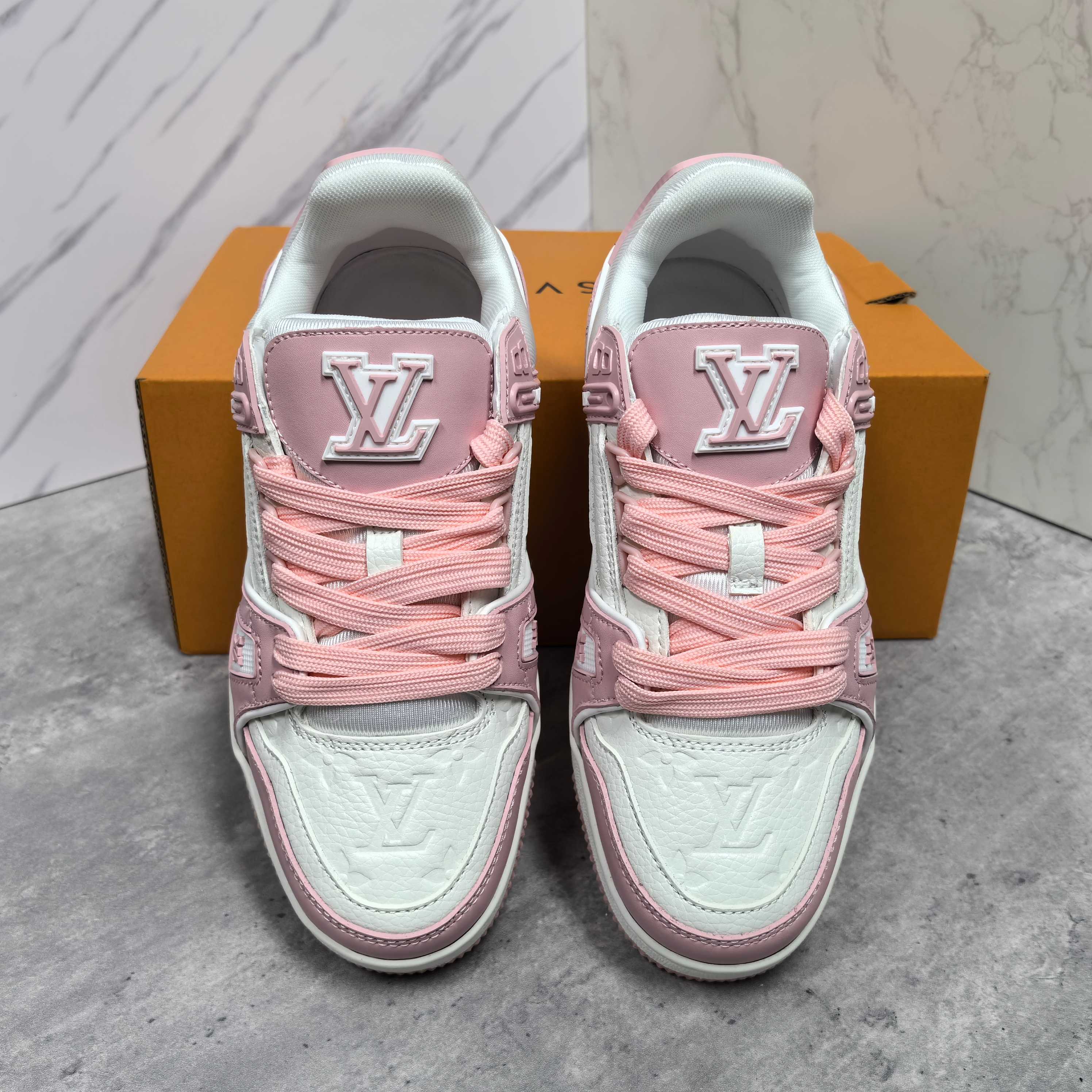 LOUIS VUITTON Trainer 牛皮低帮時尚板鞋 男女兼用