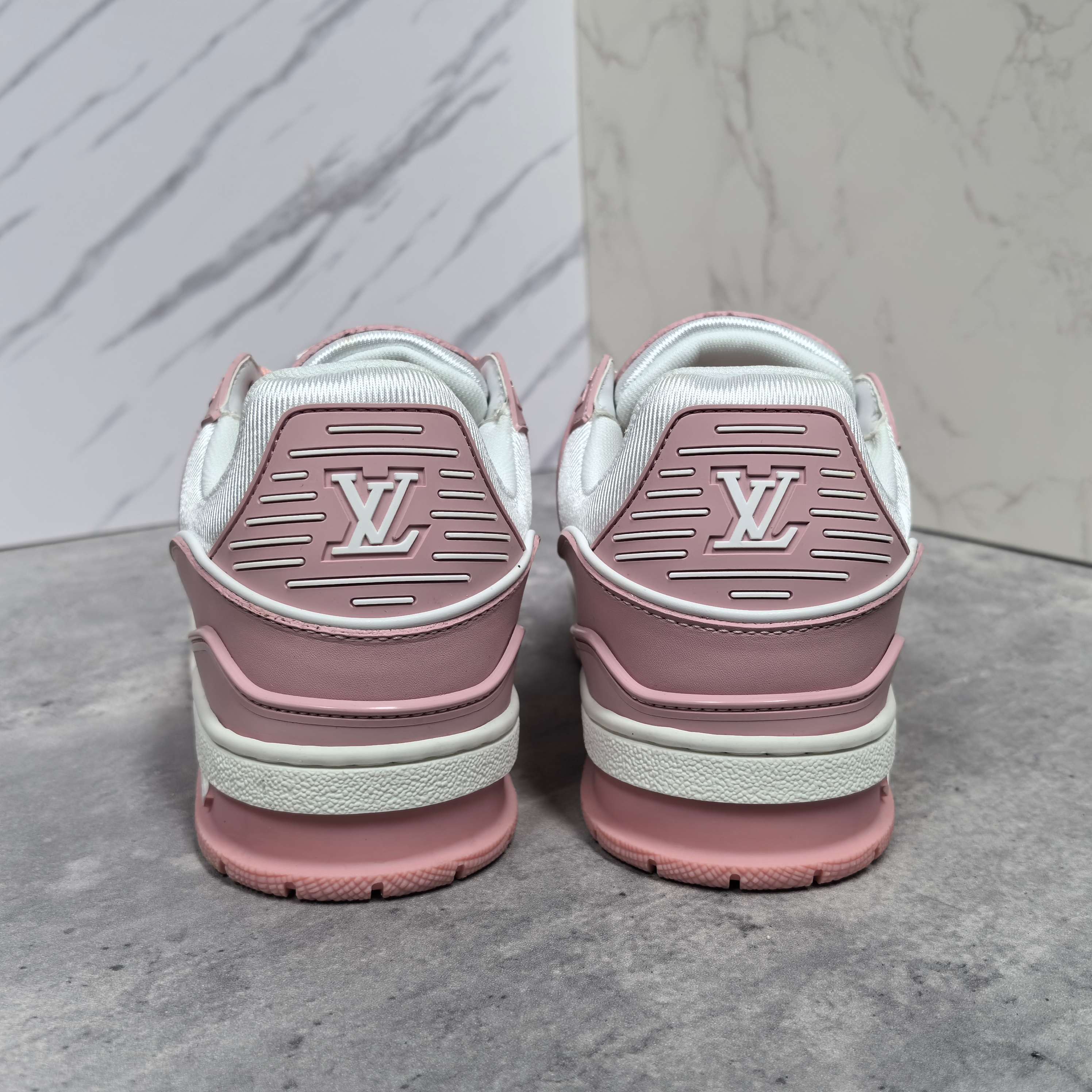 LOUIS VUITTON Trainer 牛皮低帮時尚板鞋 男女兼用