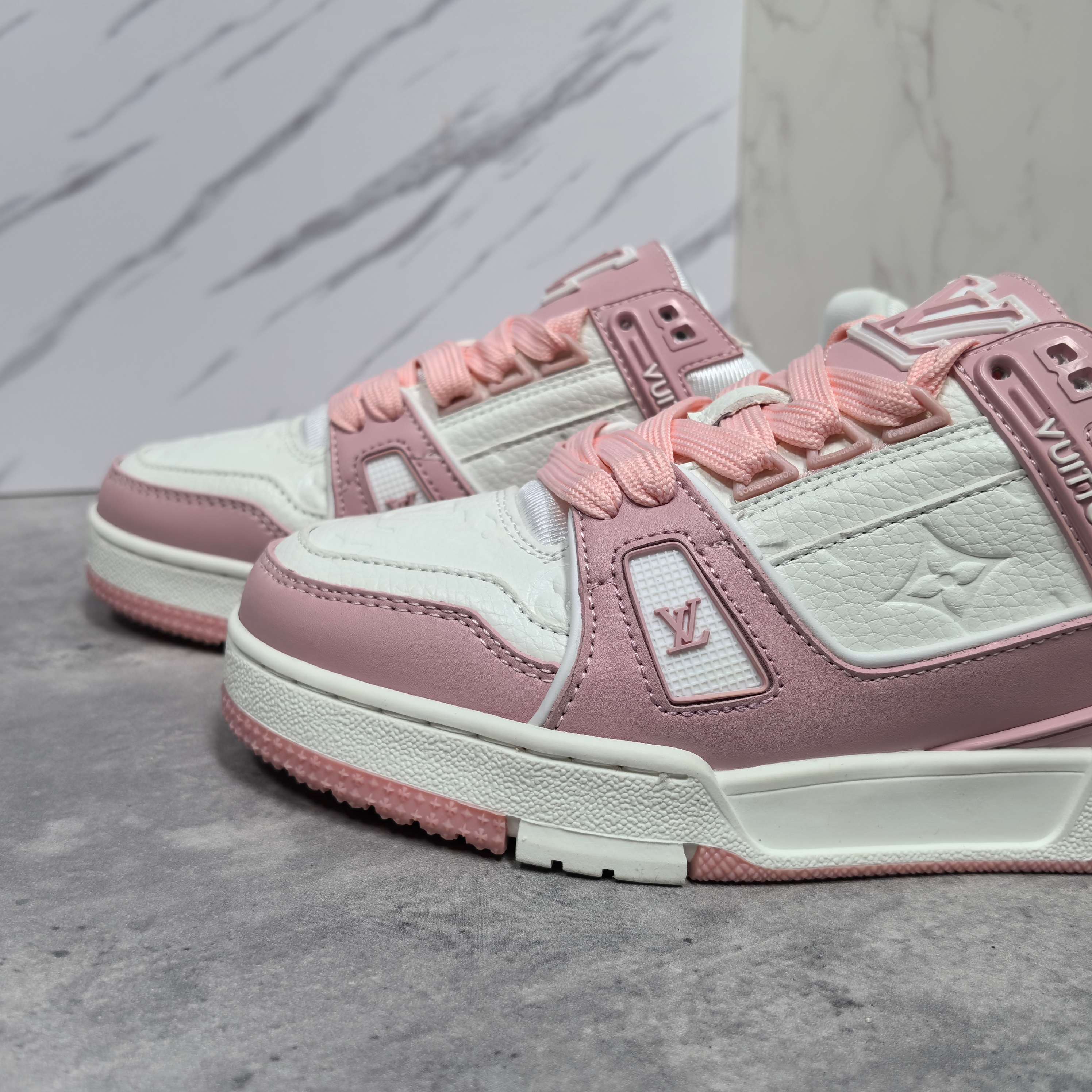 LOUIS VUITTON Trainer 牛皮低帮時尚板鞋 男女兼用