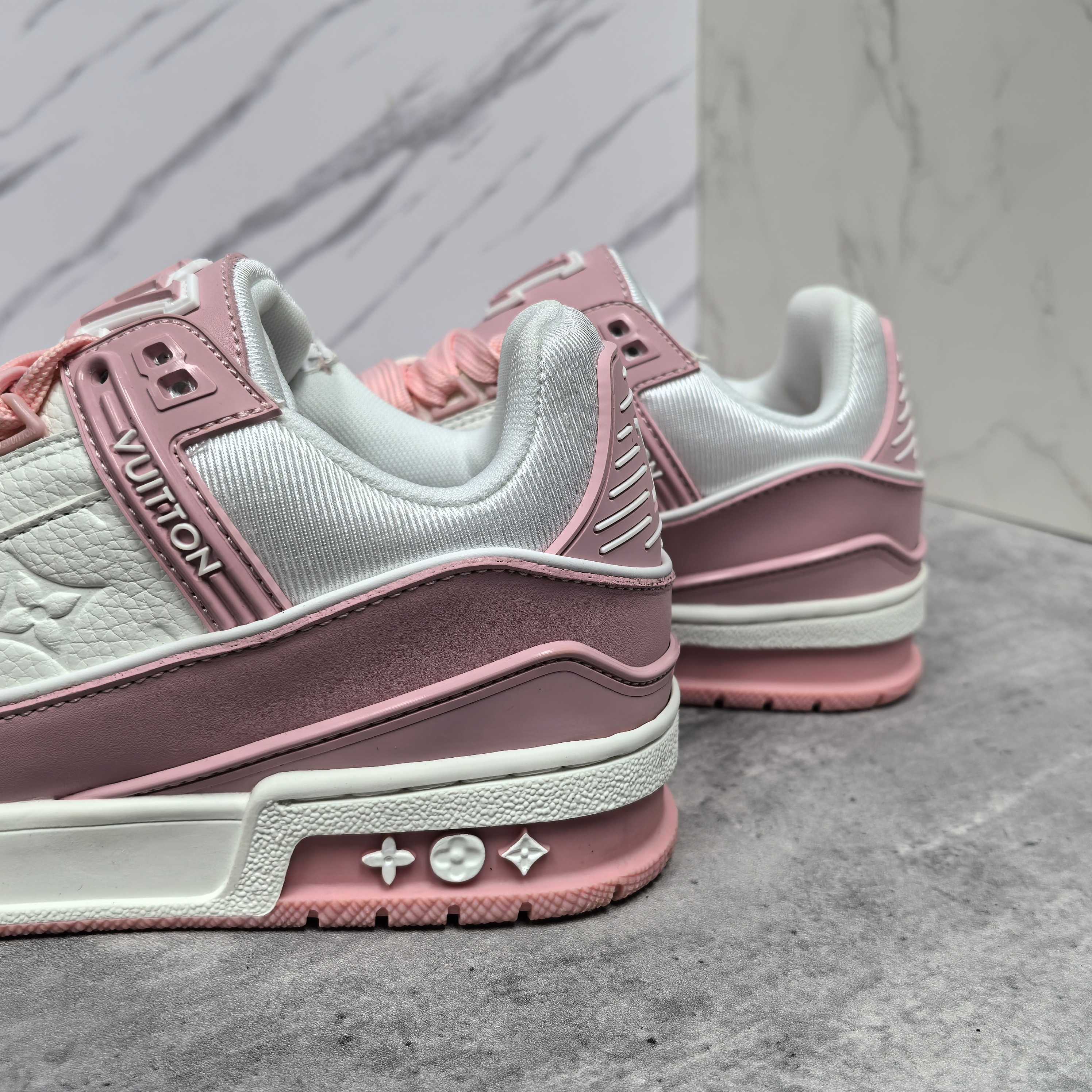 LOUIS VUITTON Trainer 牛皮低帮時尚板鞋 男女兼用