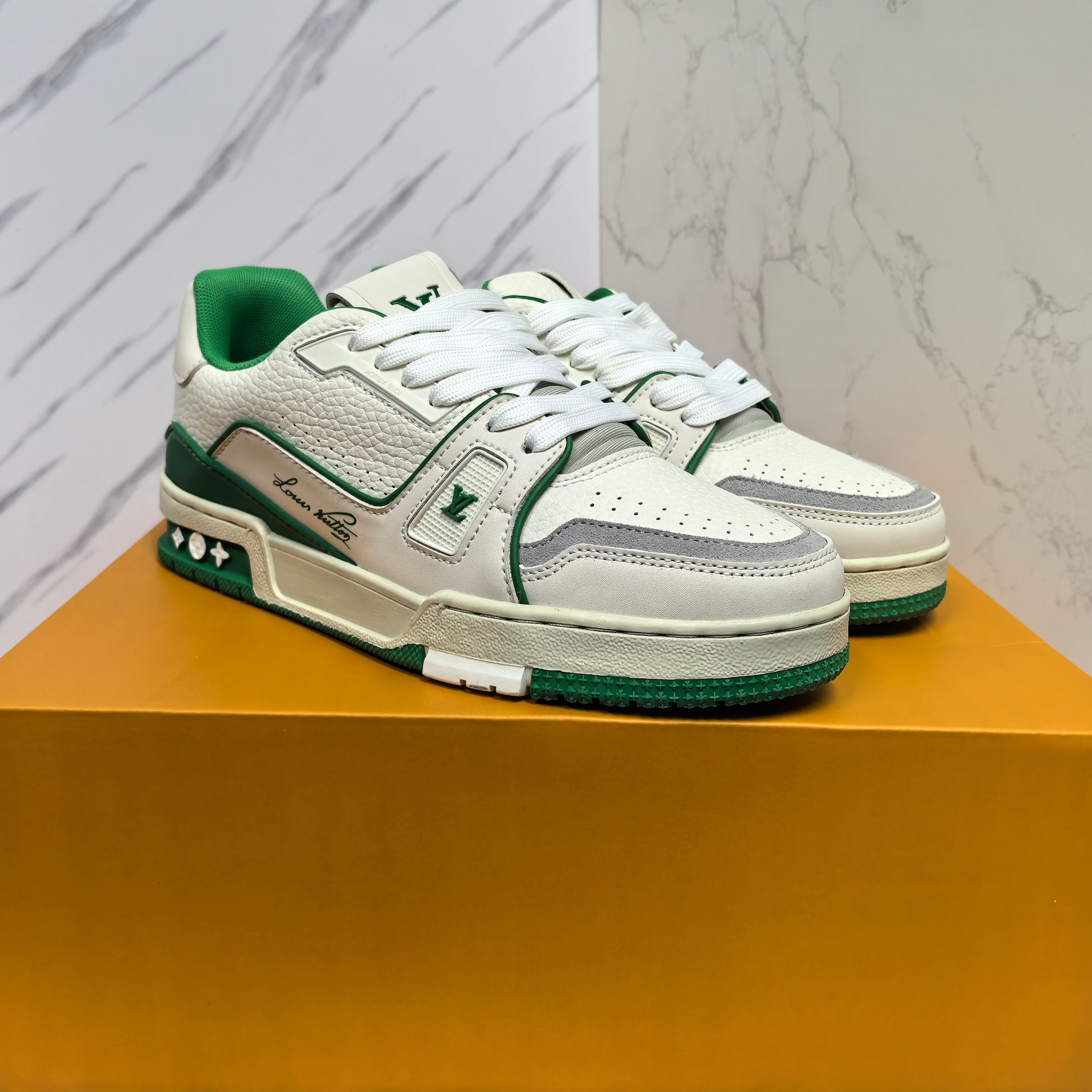 LOUIS VUITTON Trainer 牛皮系带低帮時尚板鞋 男女兼用