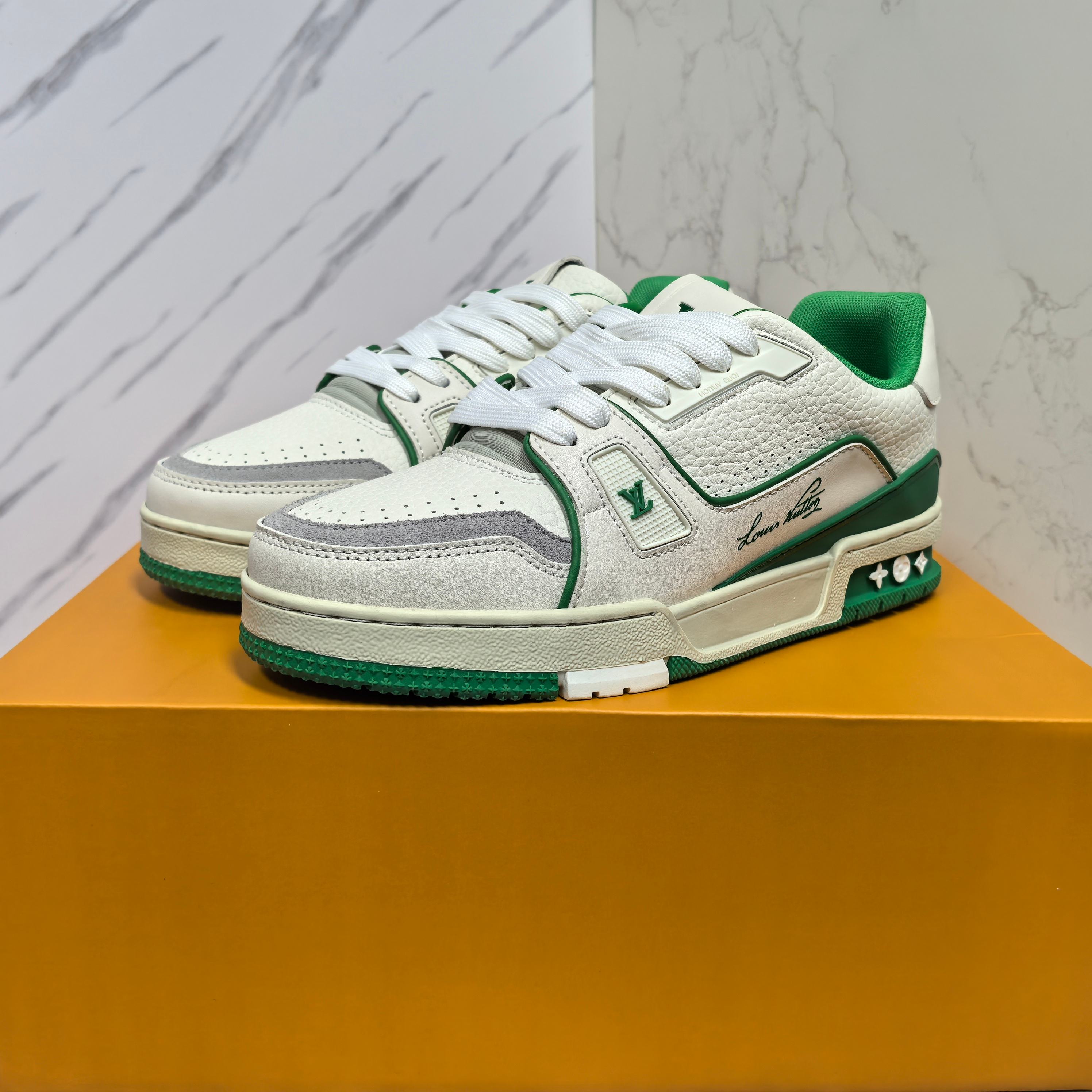 LOUIS VUITTON Trainer 牛皮系带低帮時尚板鞋 男女兼用