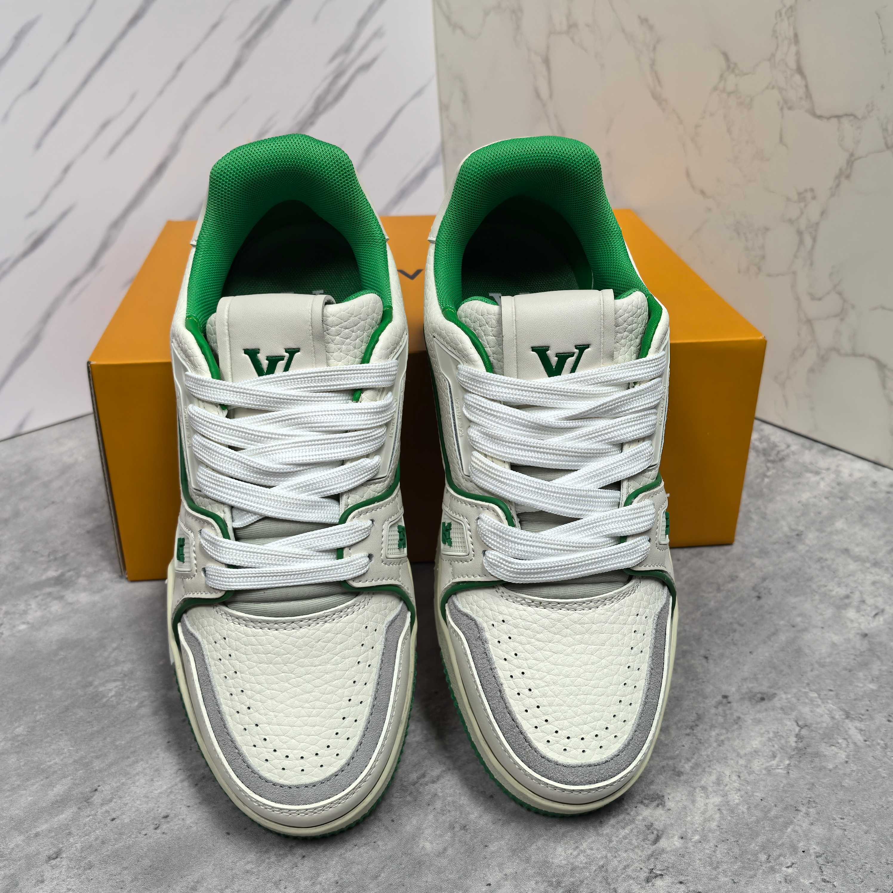 LOUIS VUITTON Trainer 牛皮系带低帮時尚板鞋 男女兼用