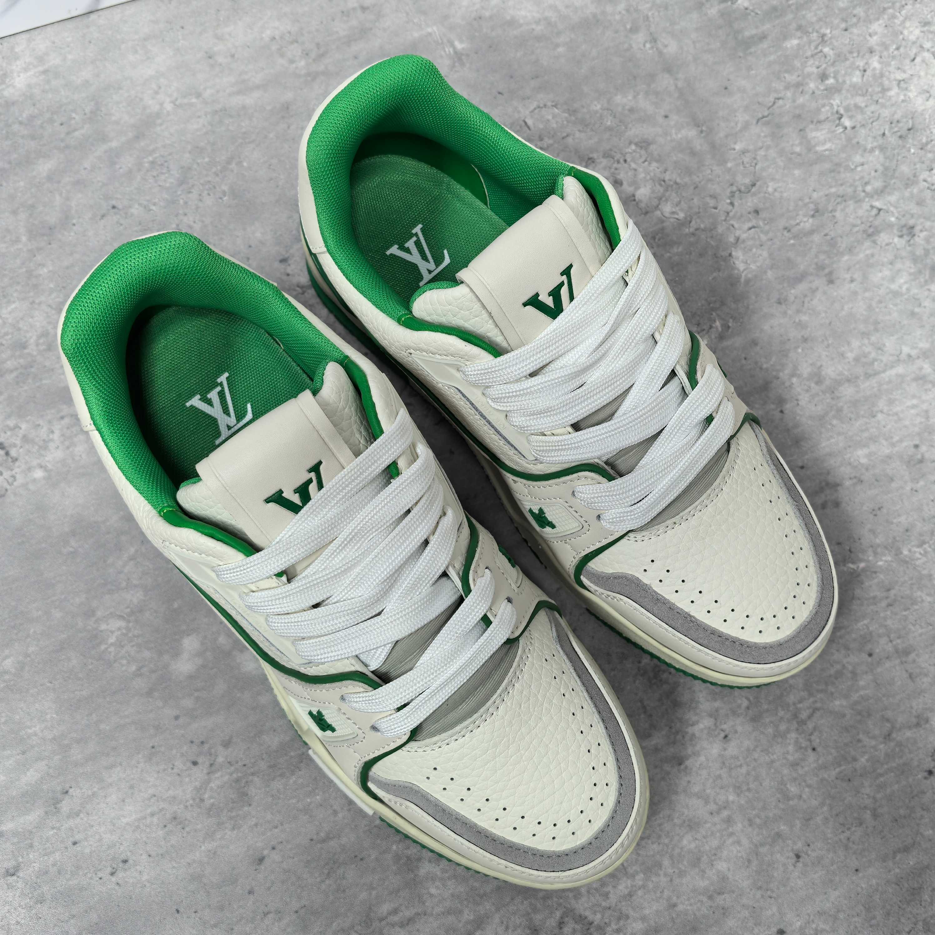 LOUIS VUITTON Trainer 牛皮系带低帮時尚板鞋 男女兼用