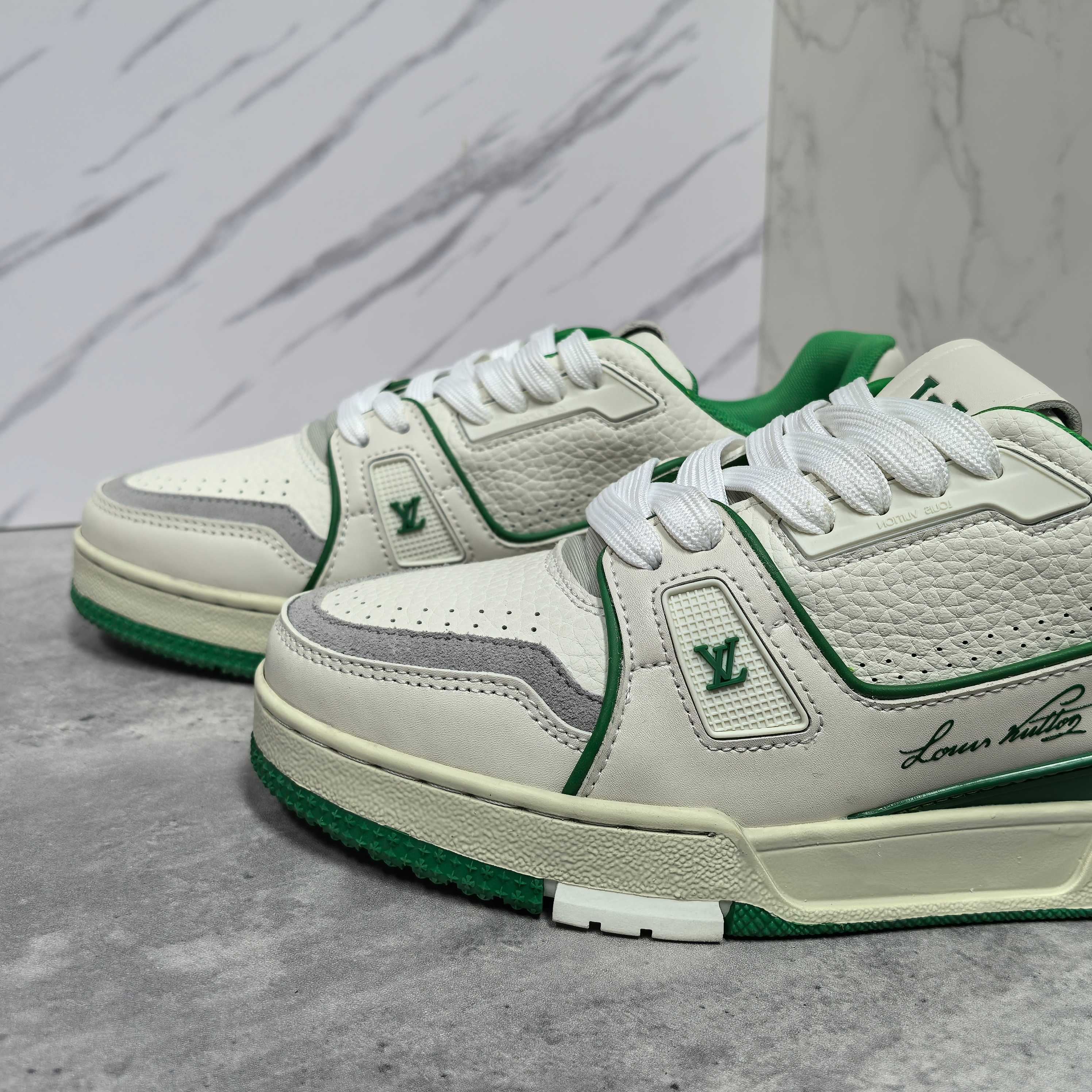 LOUIS VUITTON Trainer 牛皮系带低帮時尚板鞋 男女兼用