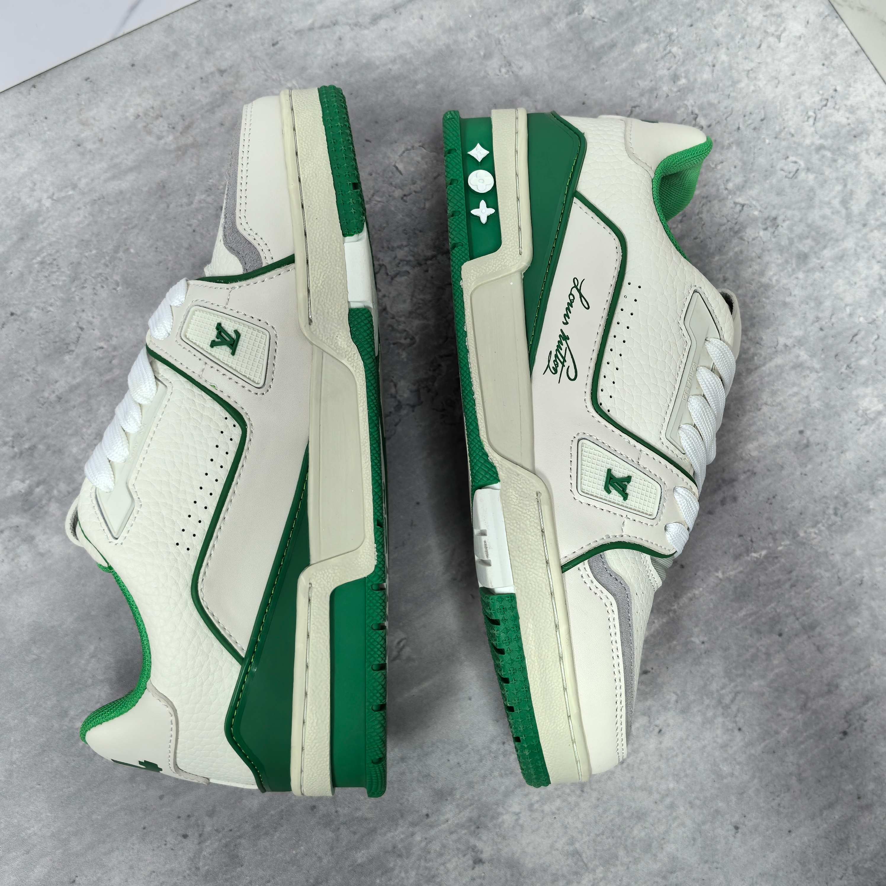 LOUIS VUITTON Trainer 牛皮系带低帮時尚板鞋 男女兼用