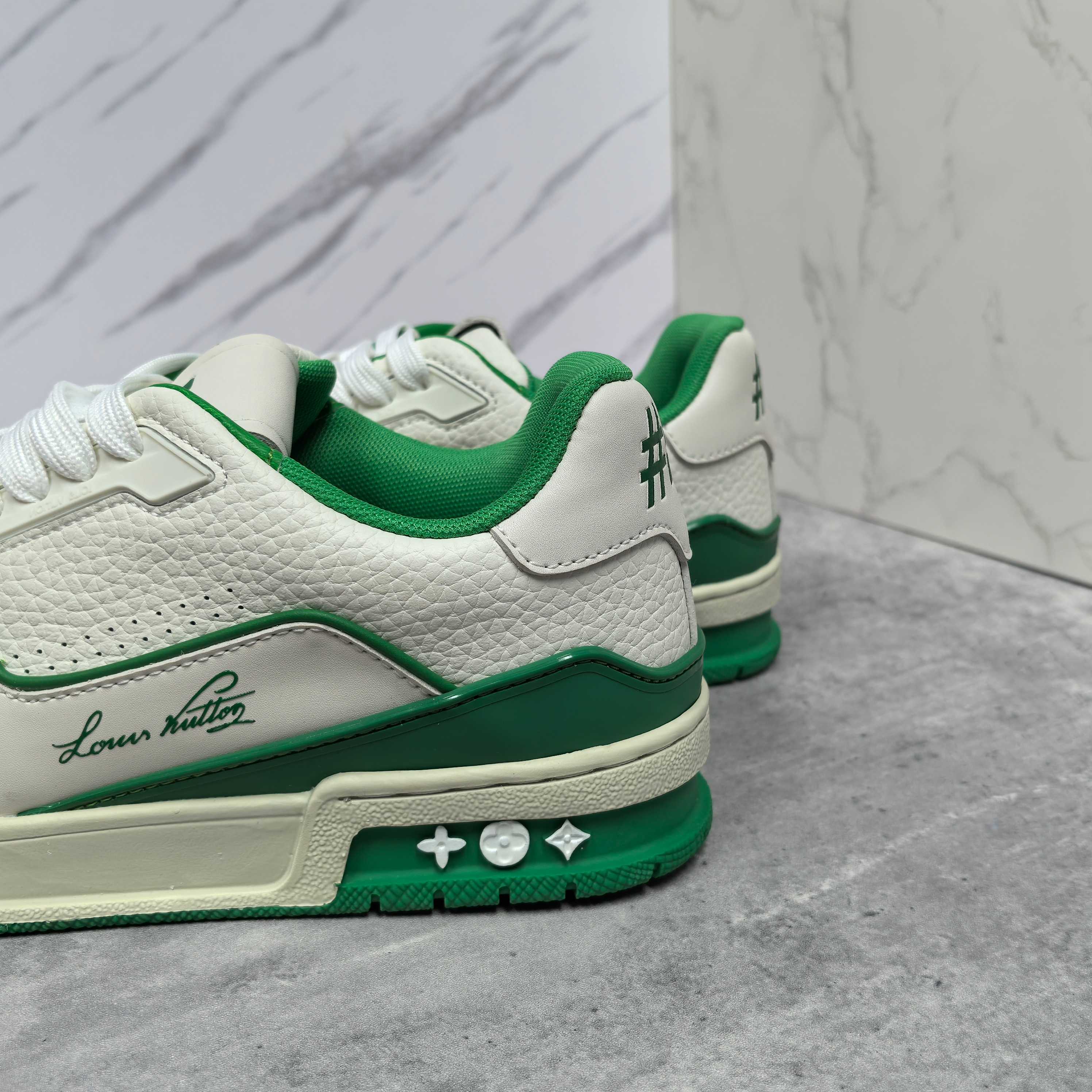 LOUIS VUITTON Trainer 牛皮系带低帮時尚板鞋 男女兼用