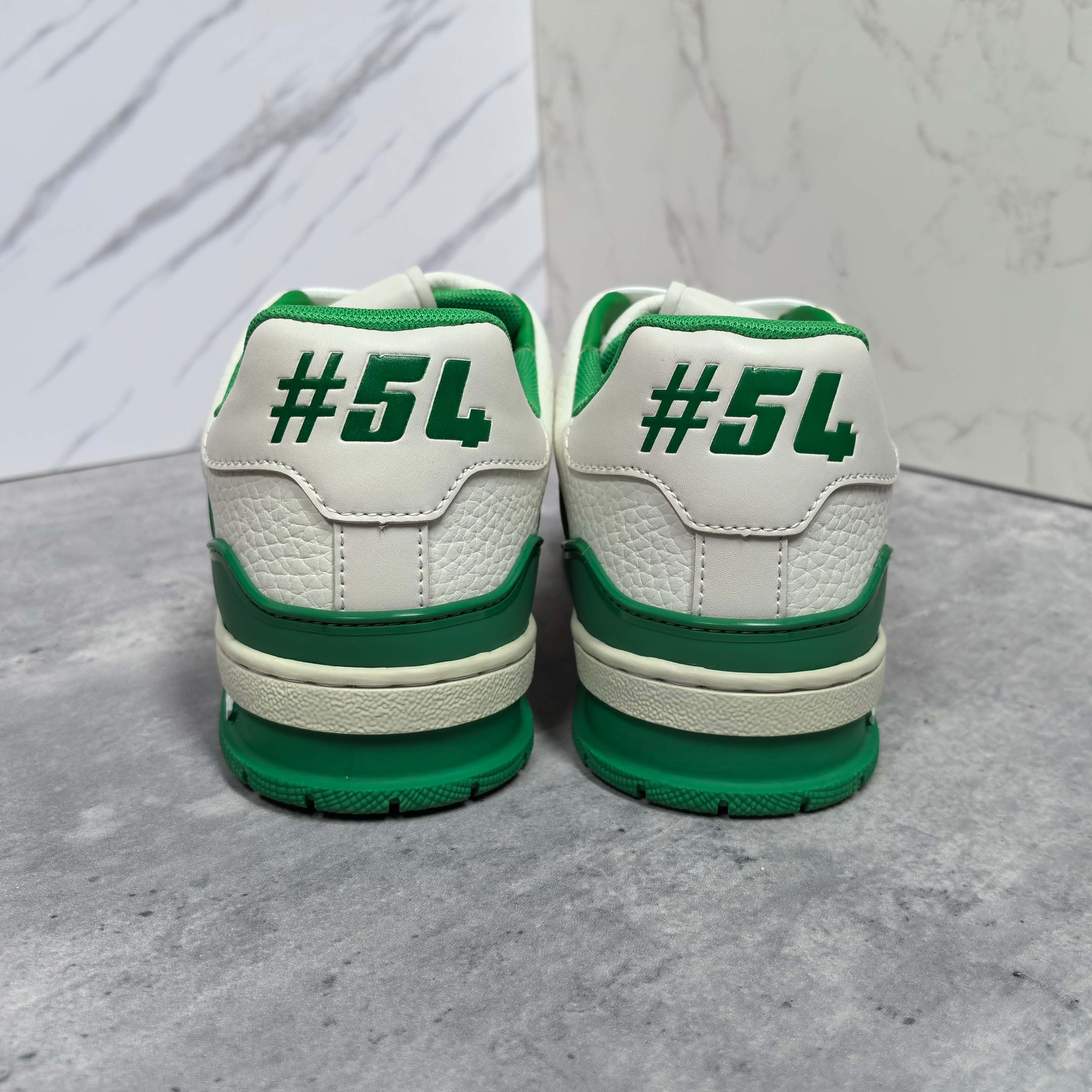 LOUIS VUITTON Trainer 牛皮系带低帮時尚板鞋 男女兼用