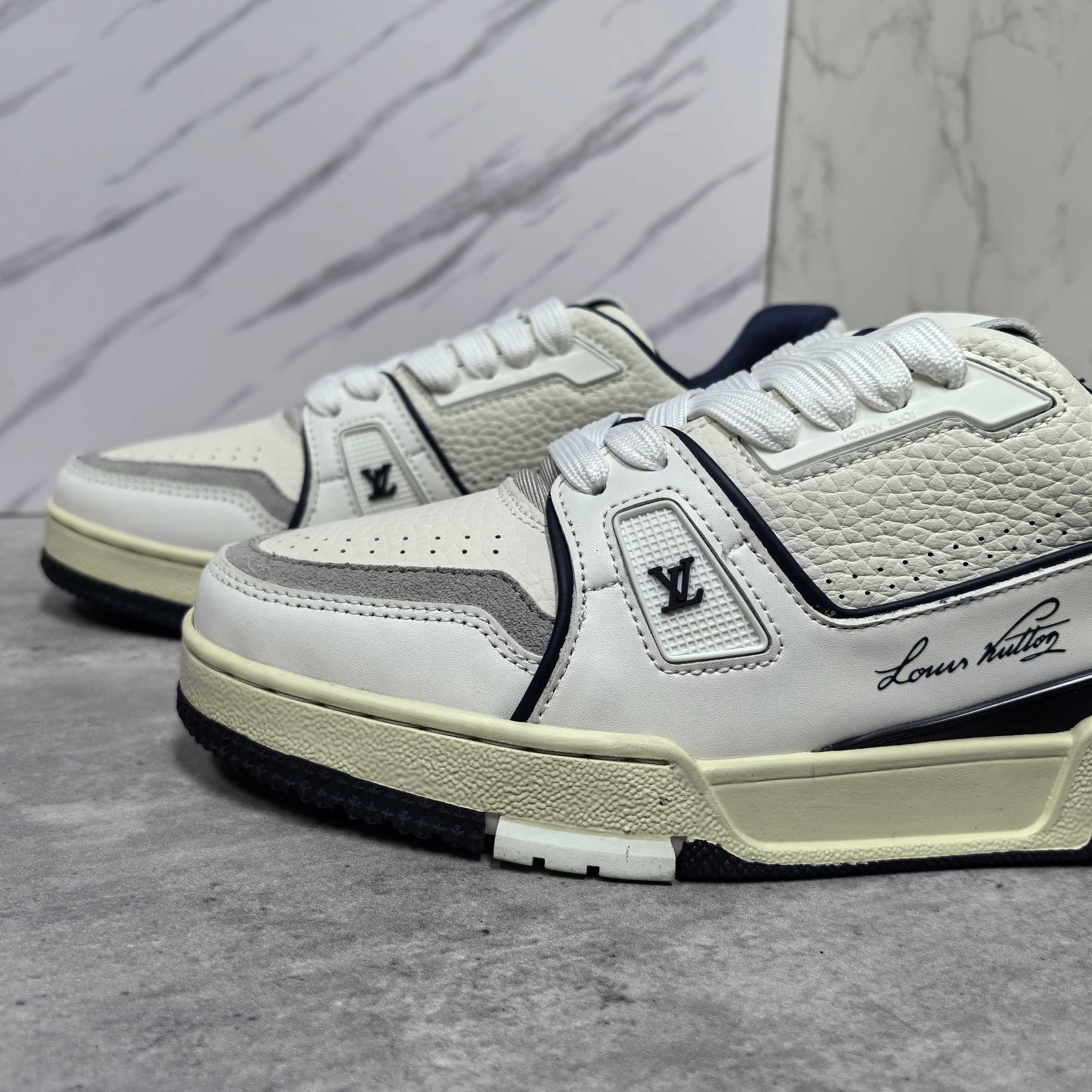 LOUIS VUITTON Trainer 牛皮 压纹系带 低帮スタイリッシュスニーカー 男女兼用